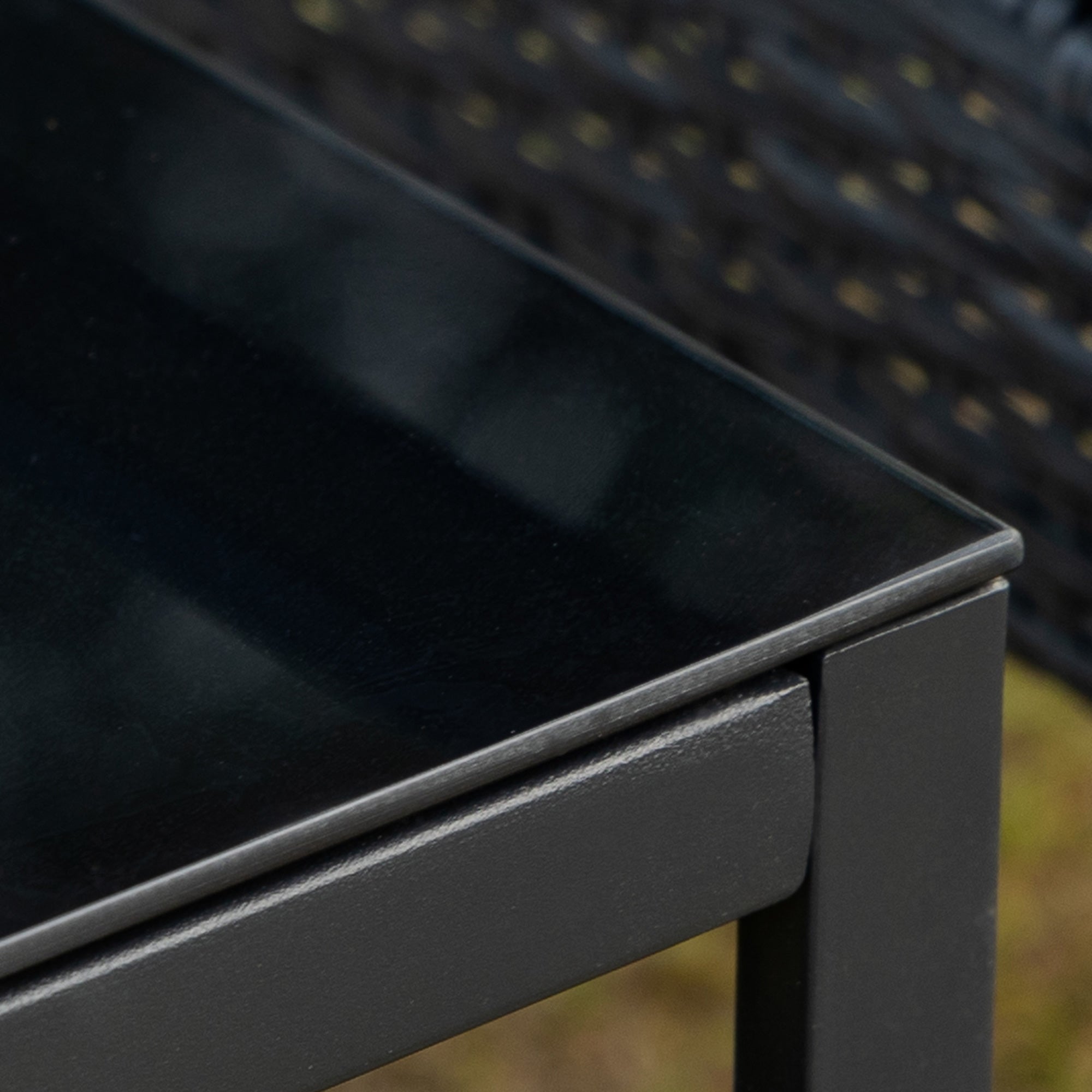 Conjunto de Móveis de Jardim de Vime 3 Peças com Mesa 42,5x40x39 cm e 2 Poltronas 63x57x76 cm - Cinzento e Preto