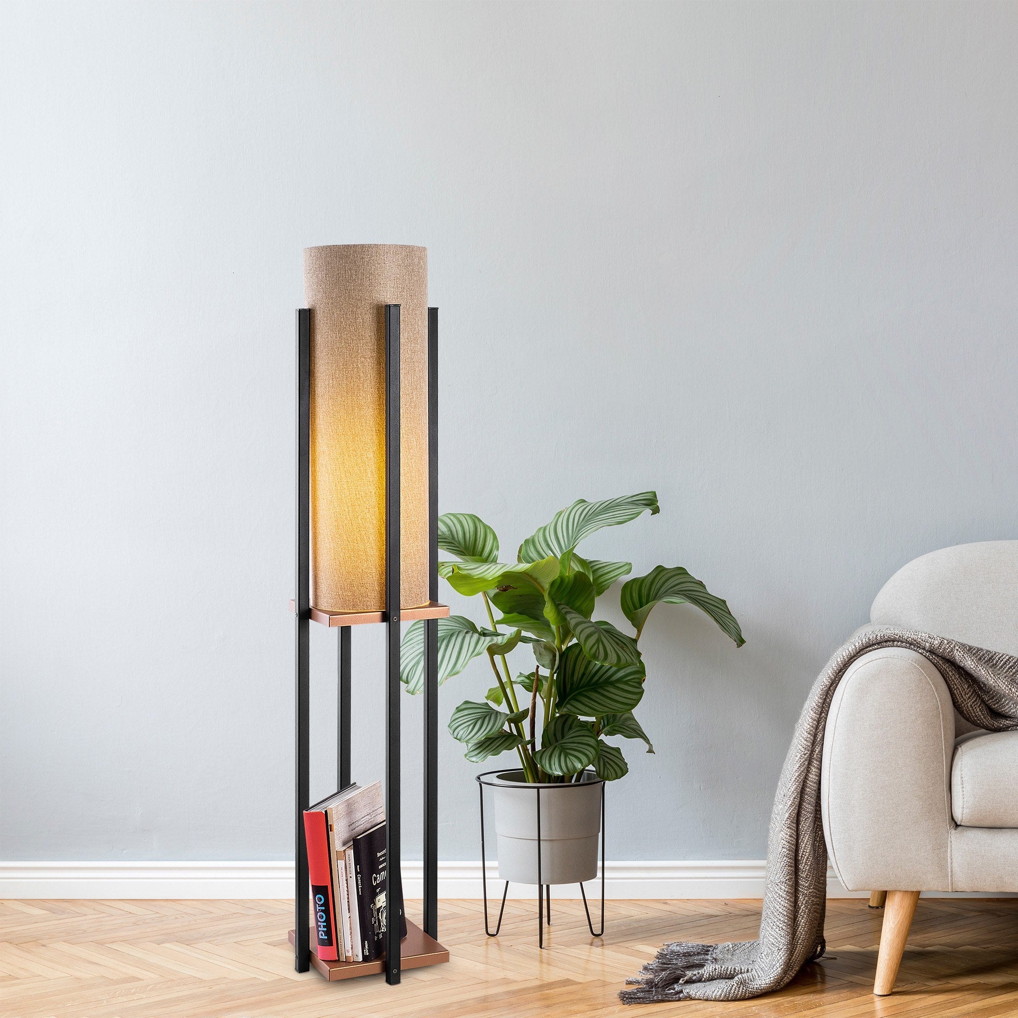 Candeeiro de Pé estilosa com corpo de metal, 130 cm de altura, acabamento em preto e cobre | 1 soquete E27, 40 W máx., cabo de 400 cm, interruptor liga/desliga | Iluminação moderna para casa e escritório