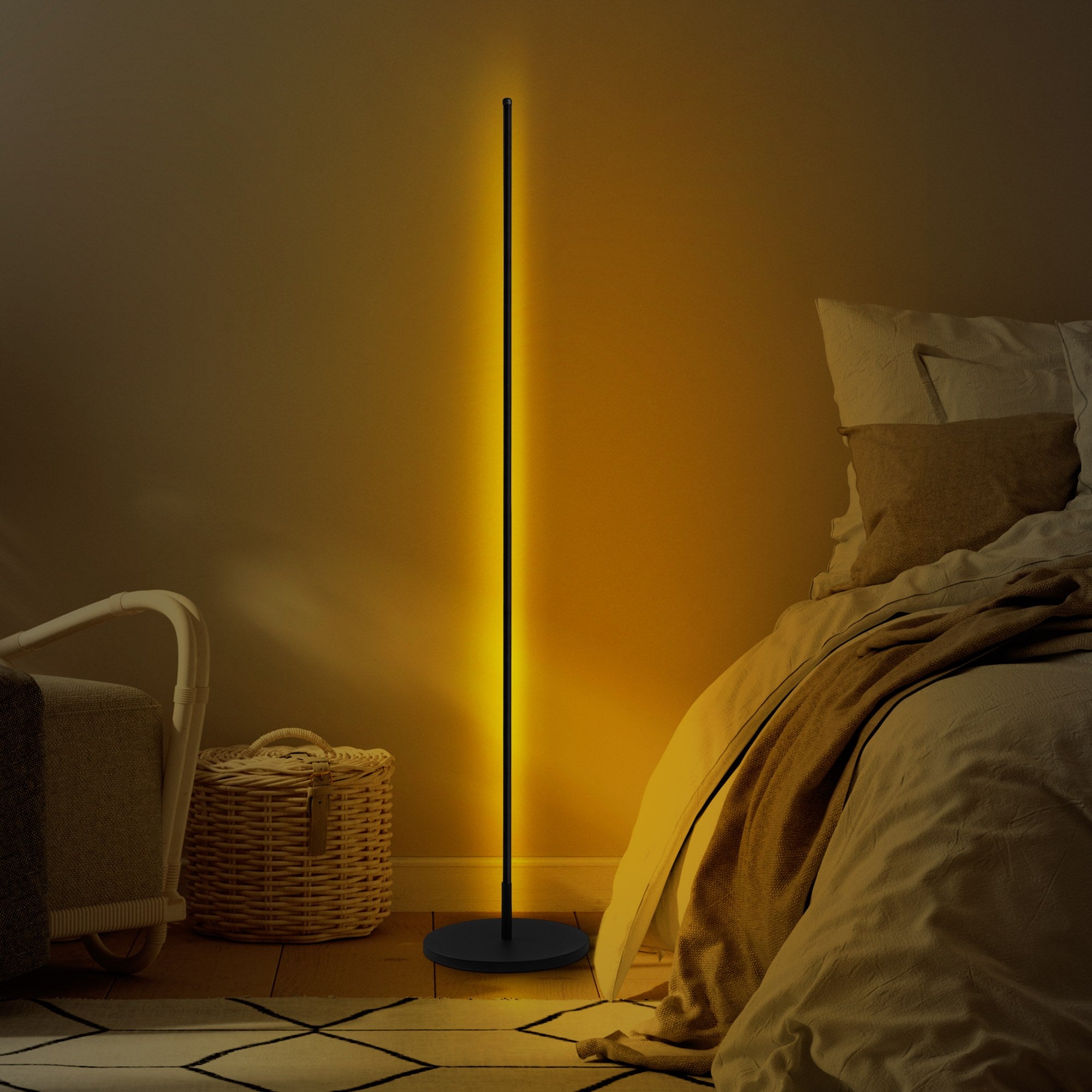 Candeeiro de Pé Elegante Preta, Corpo de Metal, 153 cm de Altura, Base de 30 cm, LED de 36 W, Luz Quente de 3000 K | Perfeita para Salas de Estar e Quartos Modernos