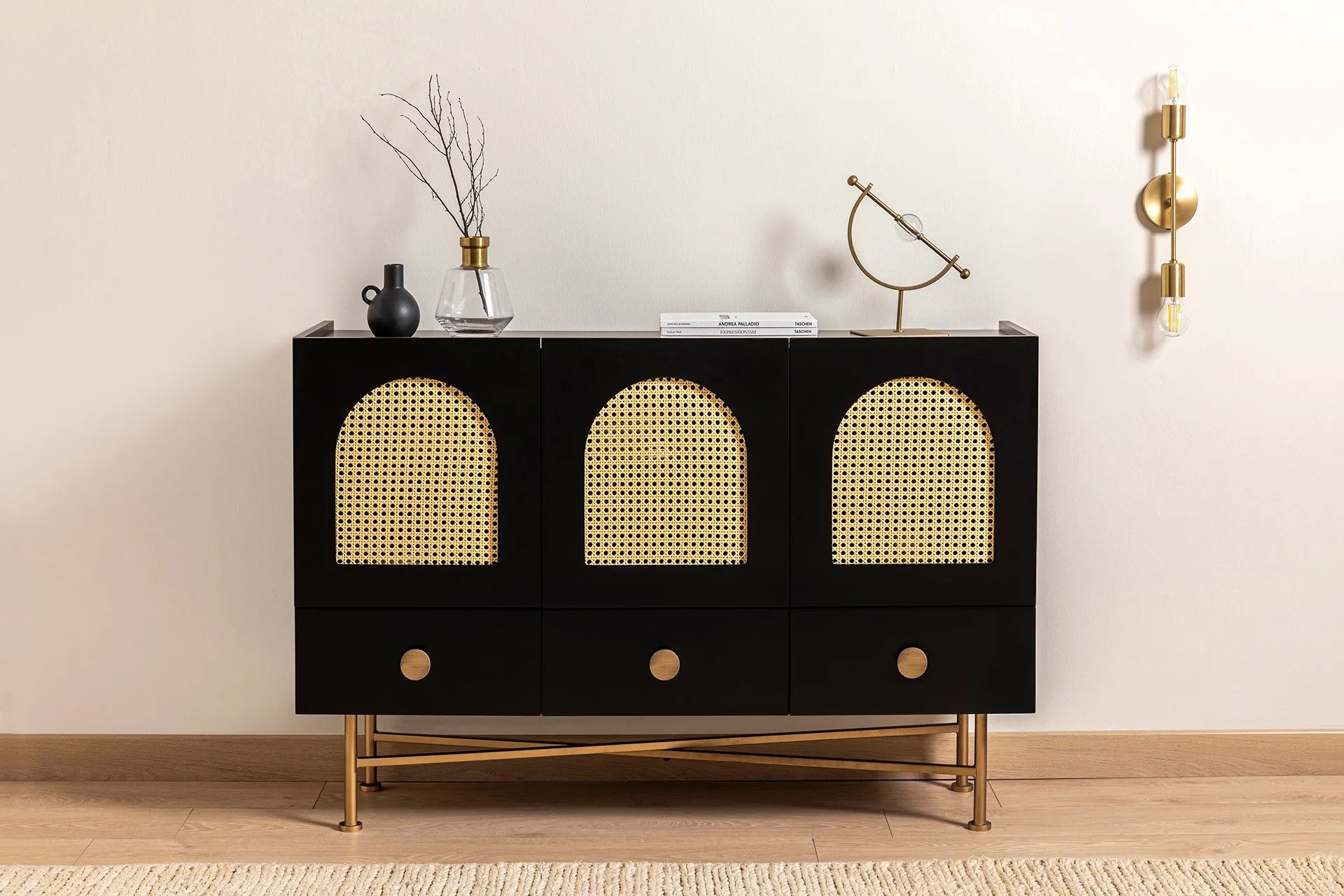 Aparador – 123 cm x 63 cm x 38 cm – Preto – Aglomerado