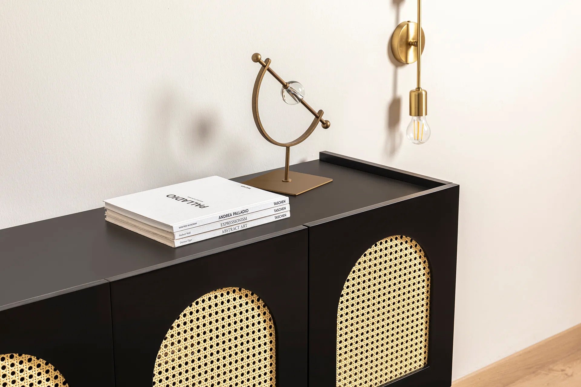 Aparador – 123 cm x 63 cm x 38 cm – Preto – Aglomerado