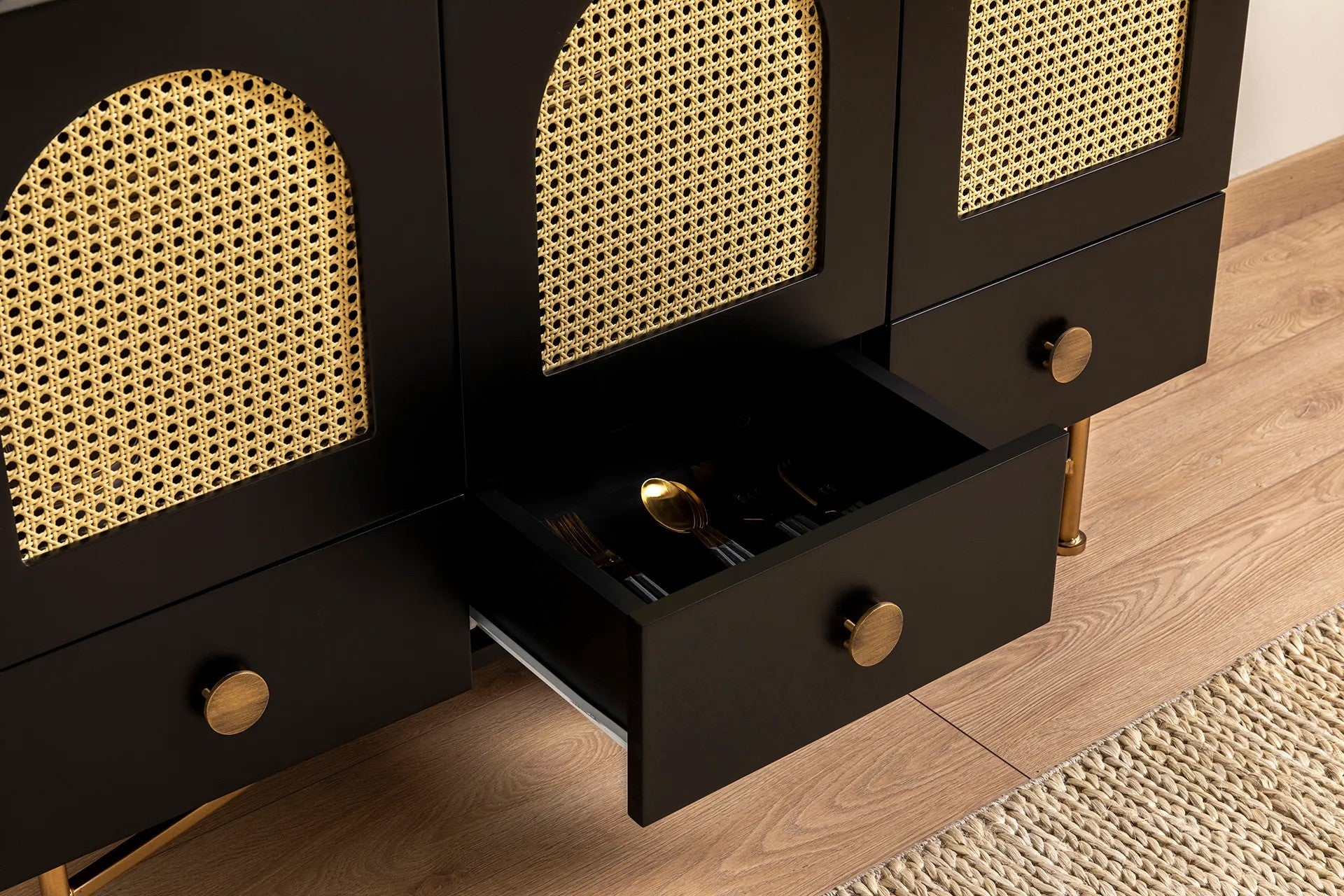 Aparador – 123 cm x 63 cm x 38 cm – Preto – Aglomerado