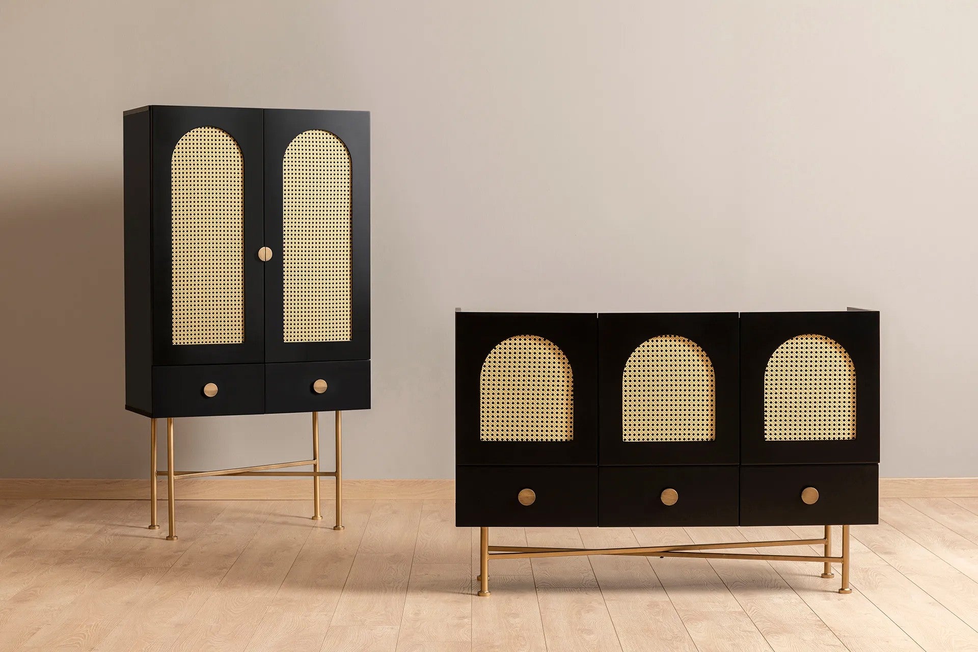 Aparador – 123 cm x 63 cm x 38 cm – Preto – Aglomerado
