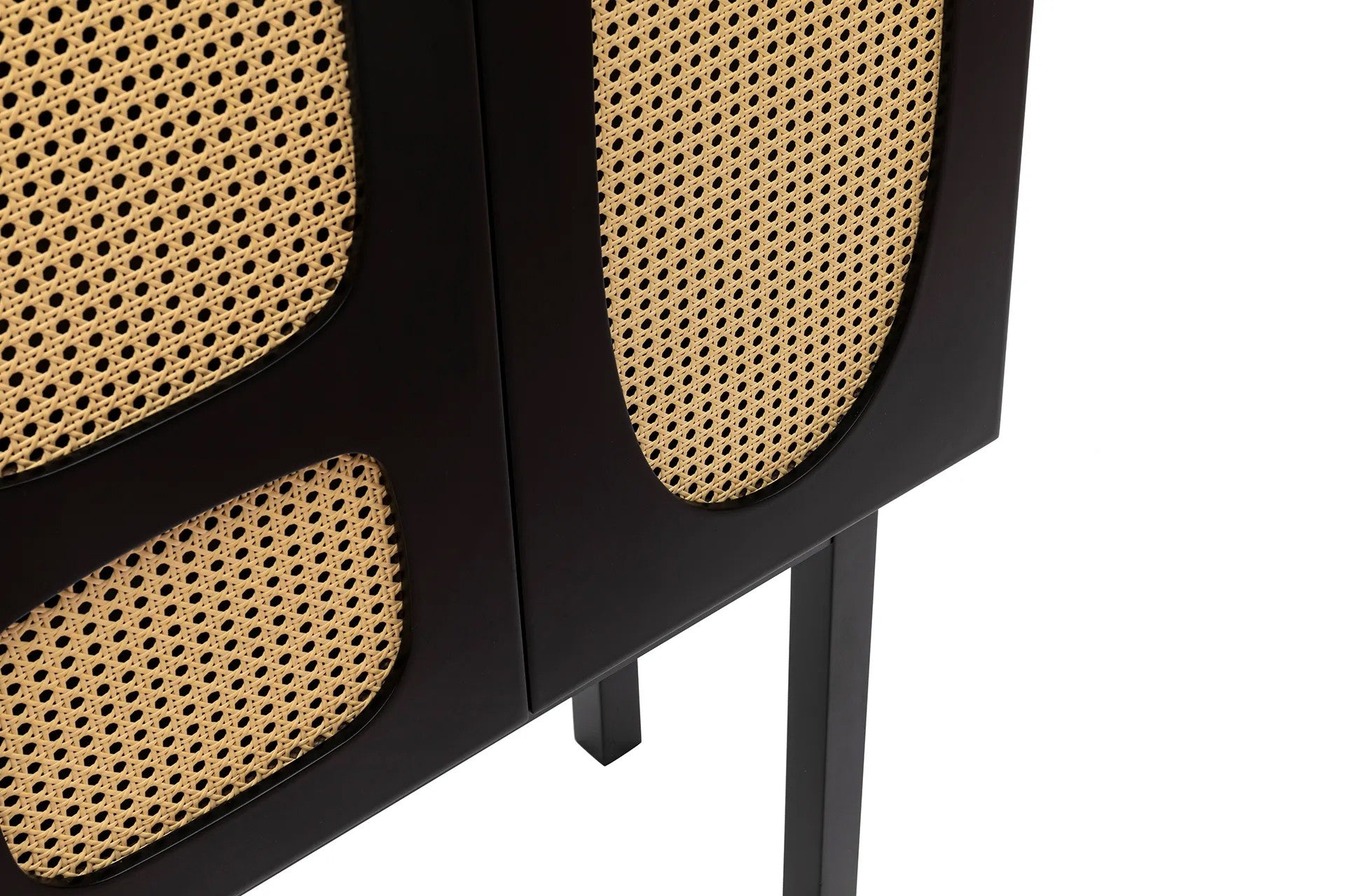Aparador – 135 cm altura – 75 cm largura – Preto – Aglomerado