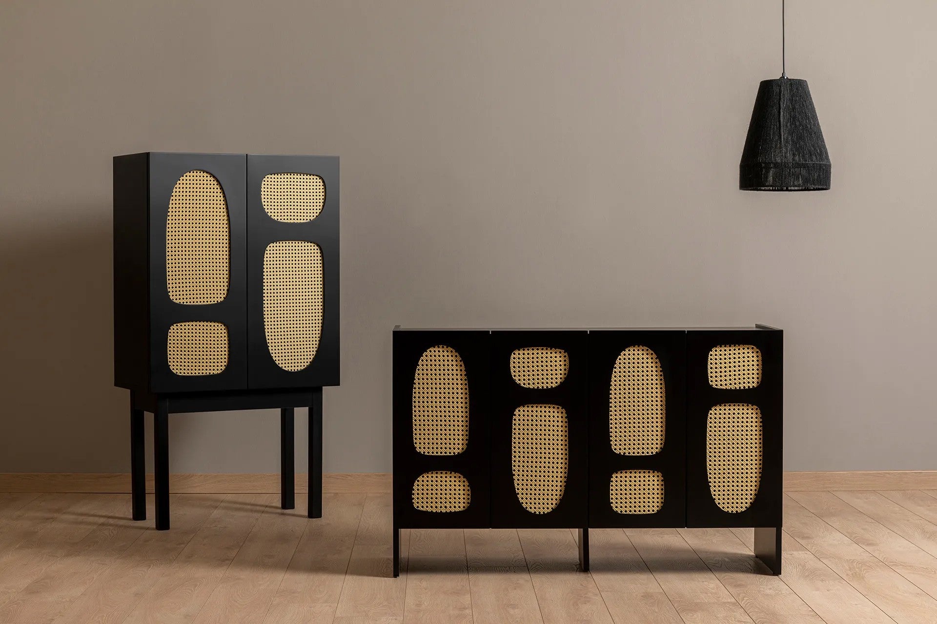 Aparador – 120 cm x 80 cm x 40 cm – Preto – Aglomerado revestido a melamina