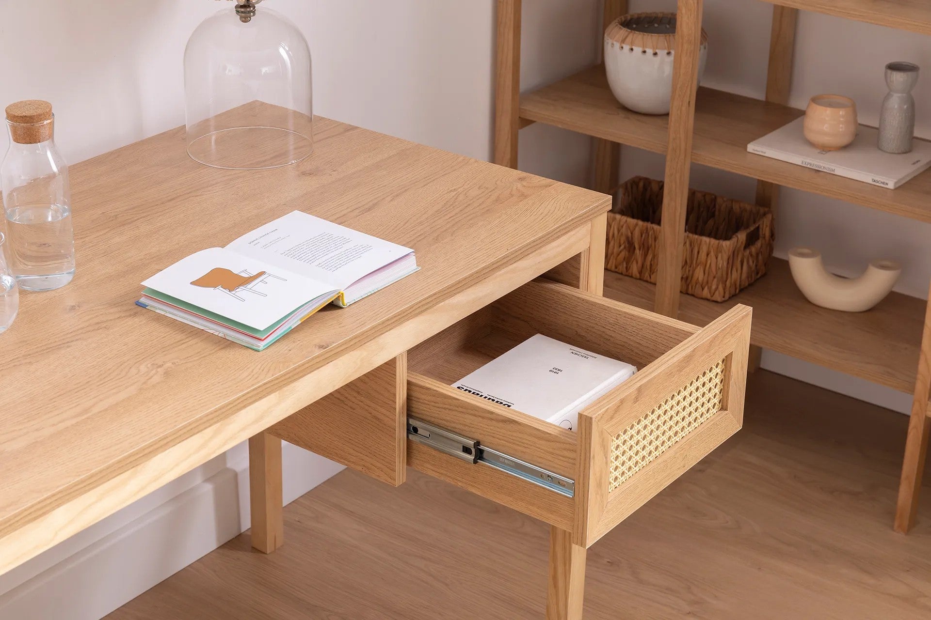 Secretária de Estudo – 130 cm x 73.5 cm x 60 cm – Cor natural – Aglomerado e madeira