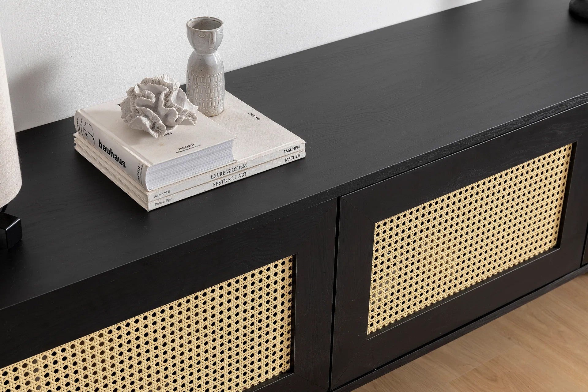 Móvel de TV – 180 cm x 55 cm x 40 cm – Preto – Aglomerado