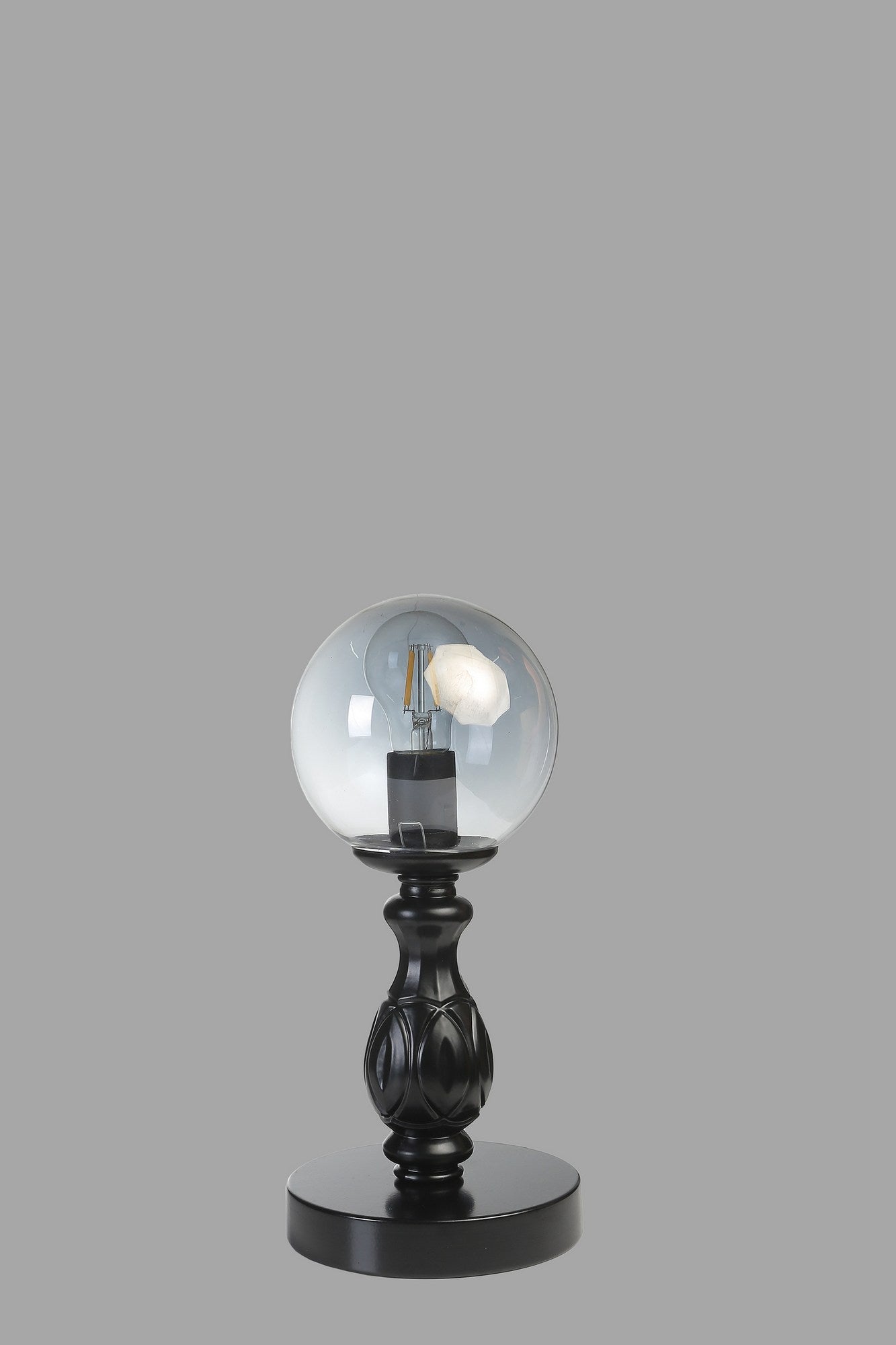 Candeeiro de mesa – 15 cm de diâmetro – Preto – Metal e vidro