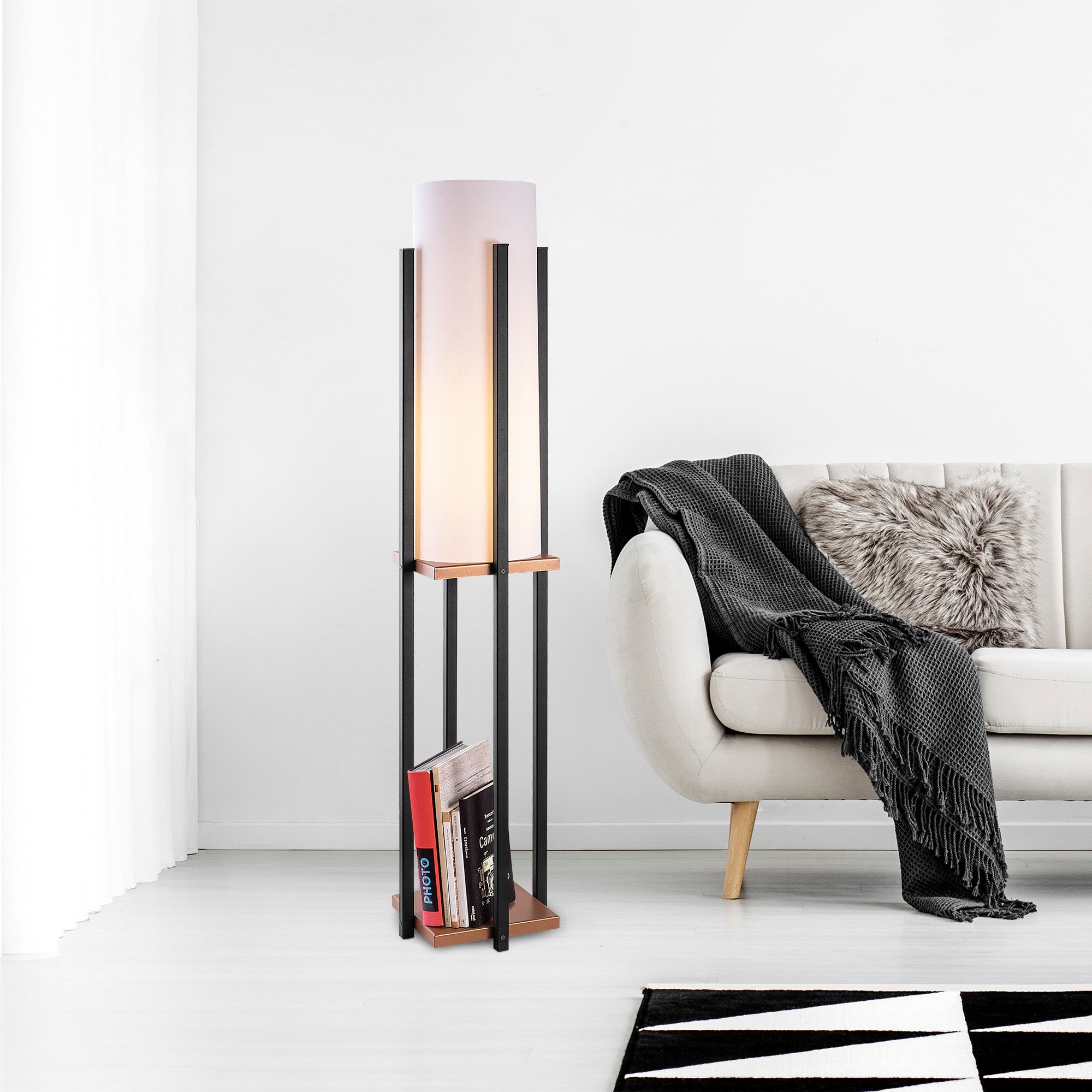 Candeeiro de Pé Escandinava, Preta e Cobre, 130 cm de Altura | Corpo em Metal, Diâmetro do Casquilho: 20 cm, 1 Soquete E27, Cabo de 400 cm | Iluminação Elegante e Funcional para Espaços Modernos