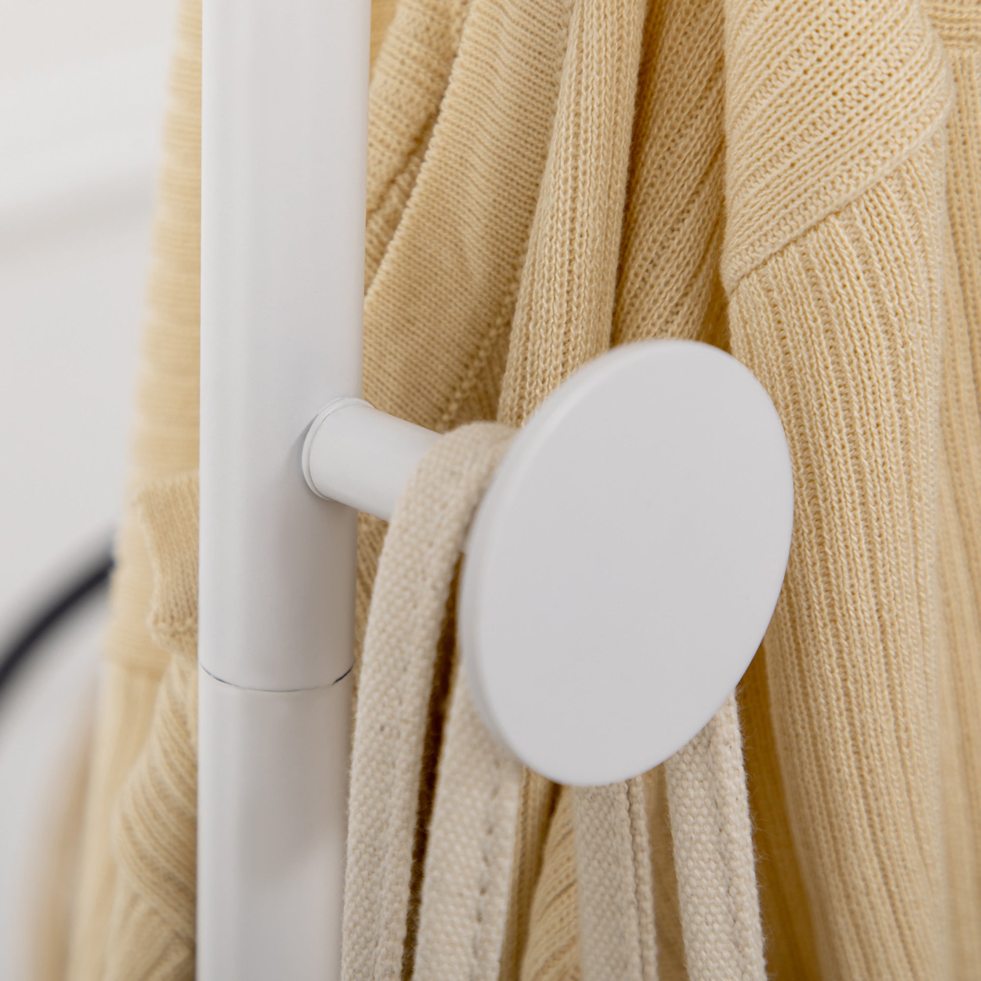 Cabide de Pé Elegante – 35x25x170 cm – Branco – Metal e Mármore