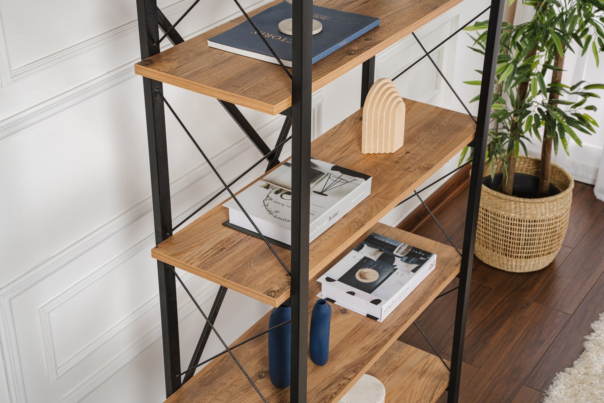 Estante elegante com estrutura de metal, pinho atlântico e preto, 90 x 180 x 33,5 cm | 100% revestida em melamina, para montagem na parede, design durável para espaços modernos