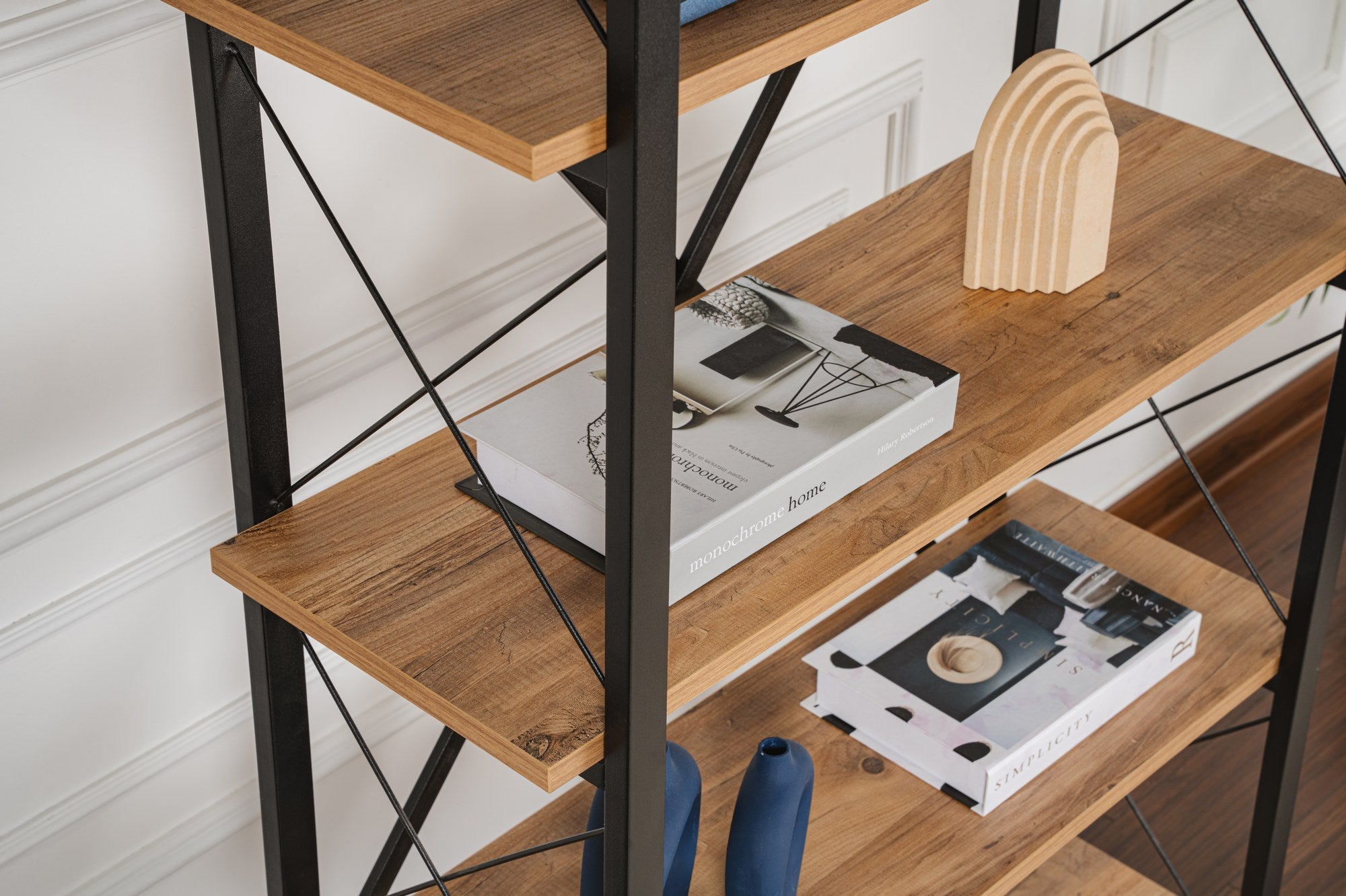 Estante elegante com estrutura de metal, pinho atlântico e preto, 90 x 180 x 33,5 cm | 100% revestida em melamina, para montagem na parede, design durável para espaços modernos