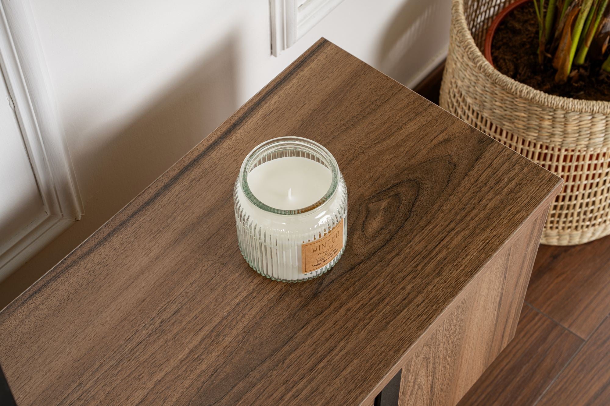 Móvel de TV elegante, nogueira e preto, 180 x 50 x 29,5 cm | Painel de partículas 100% revestido de melamina, 18 mm de espessura | Design moderno para salas de estar e espaços de entretenimento