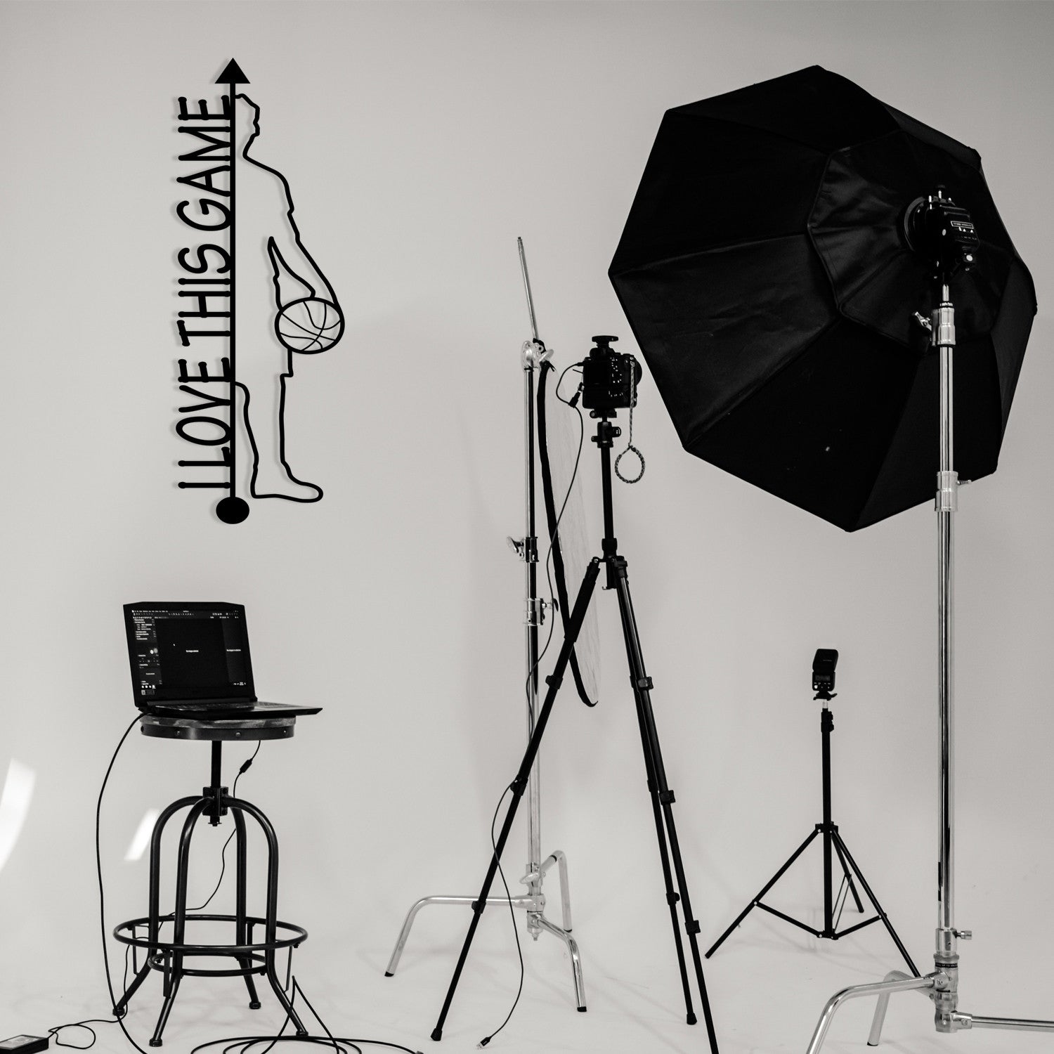Piccolo M118 – Acessório Decorativo de Parede em Metal, Preto, 25x69 cm (100% metal, 1,2 mm)