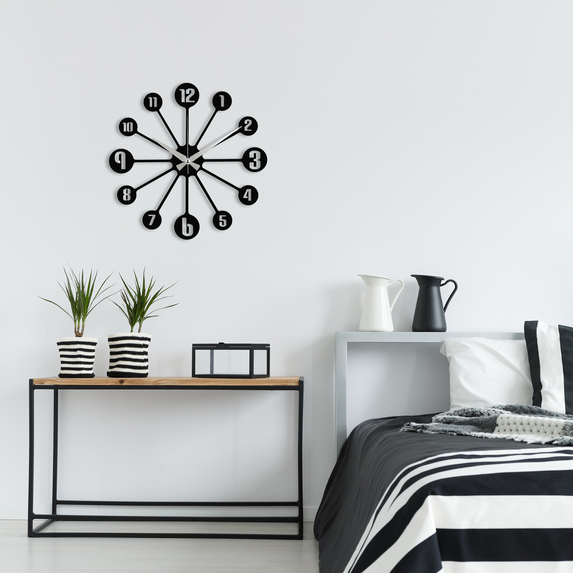 Relógio de Parede Decorativo em Metal Enzoclock S014 - Preto, 48x48 cm (funciona com 1 pilha AA, não incluída)