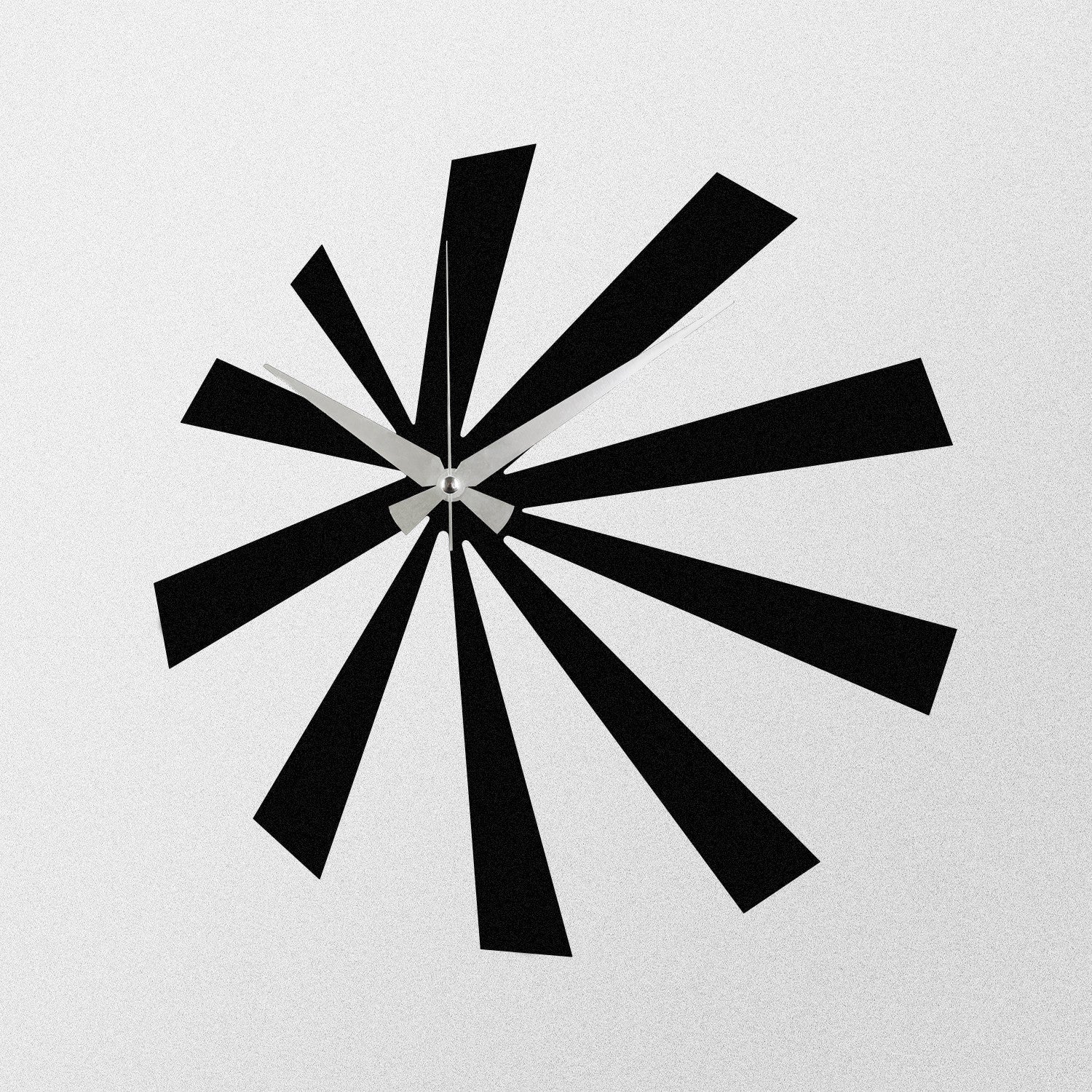 Relógio de Parede Enzoclock S024 Preto – Metal 100% (1,2 mm), 48x48 cm, design decorativo, funciona com 1 pilha AA