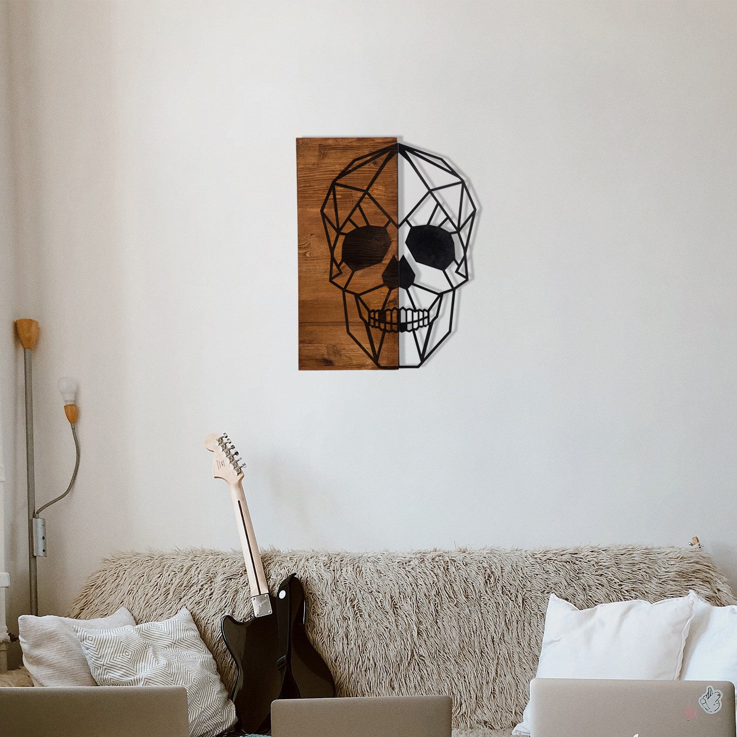 Decoração de Parede Caveira em Metal Preto com Moldura em Nogueira – 44 x 58 cm