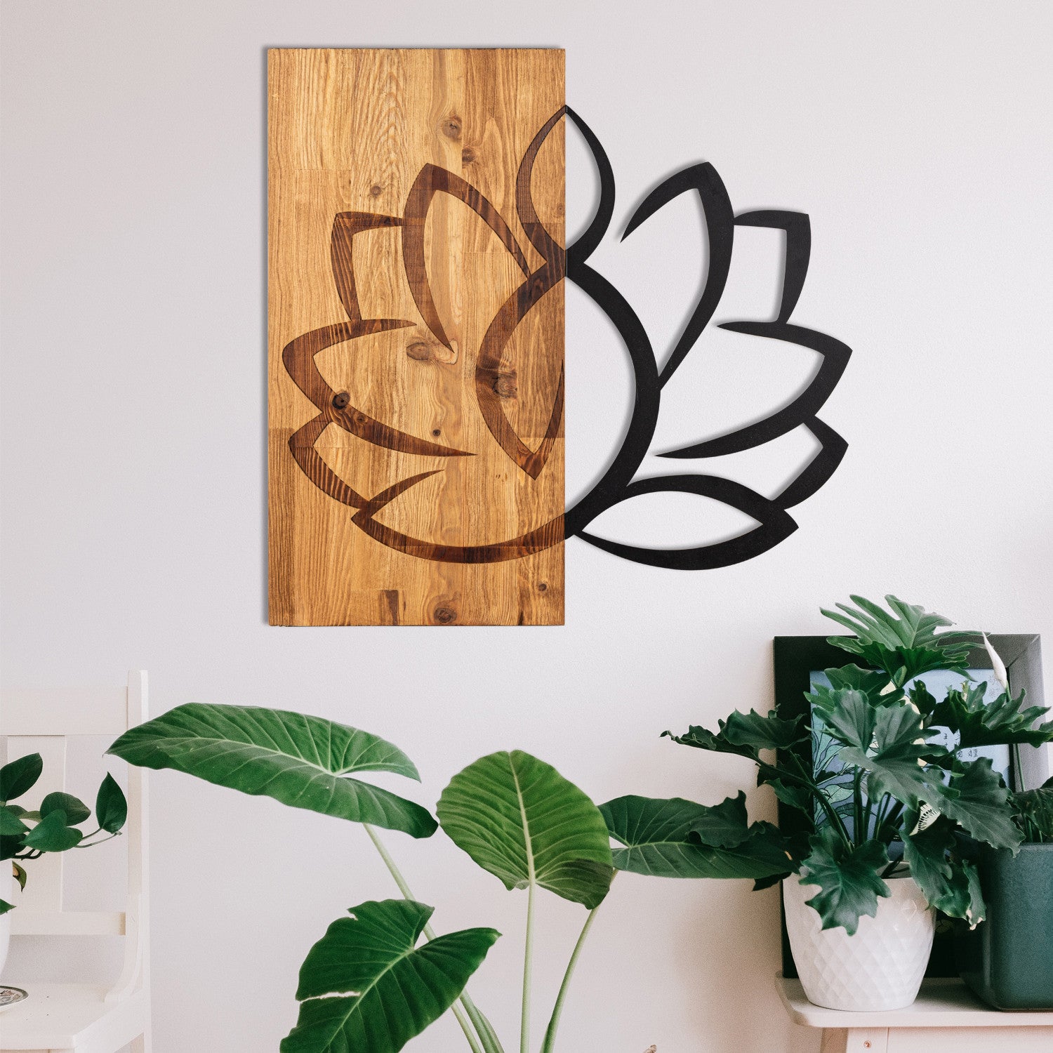 Lotus – Acessório de Parede Decorativo em Madeira e Metal, Preto/Nogueira, 58 x 58 cm