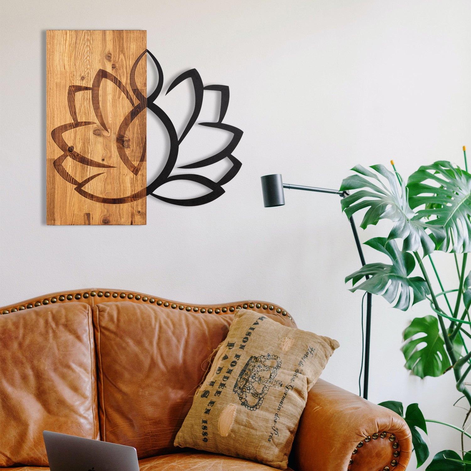 Lotus – Acessório de Parede Decorativo em Madeira e Metal, Preto/Nogueira, 58 x 58 cm