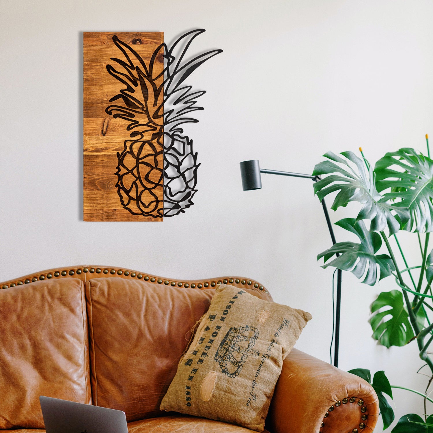 Bahama – Acessório Decorativo de Parede em Metal com Moldura de Madeira, Preto & Nogueira, 42x58 cm