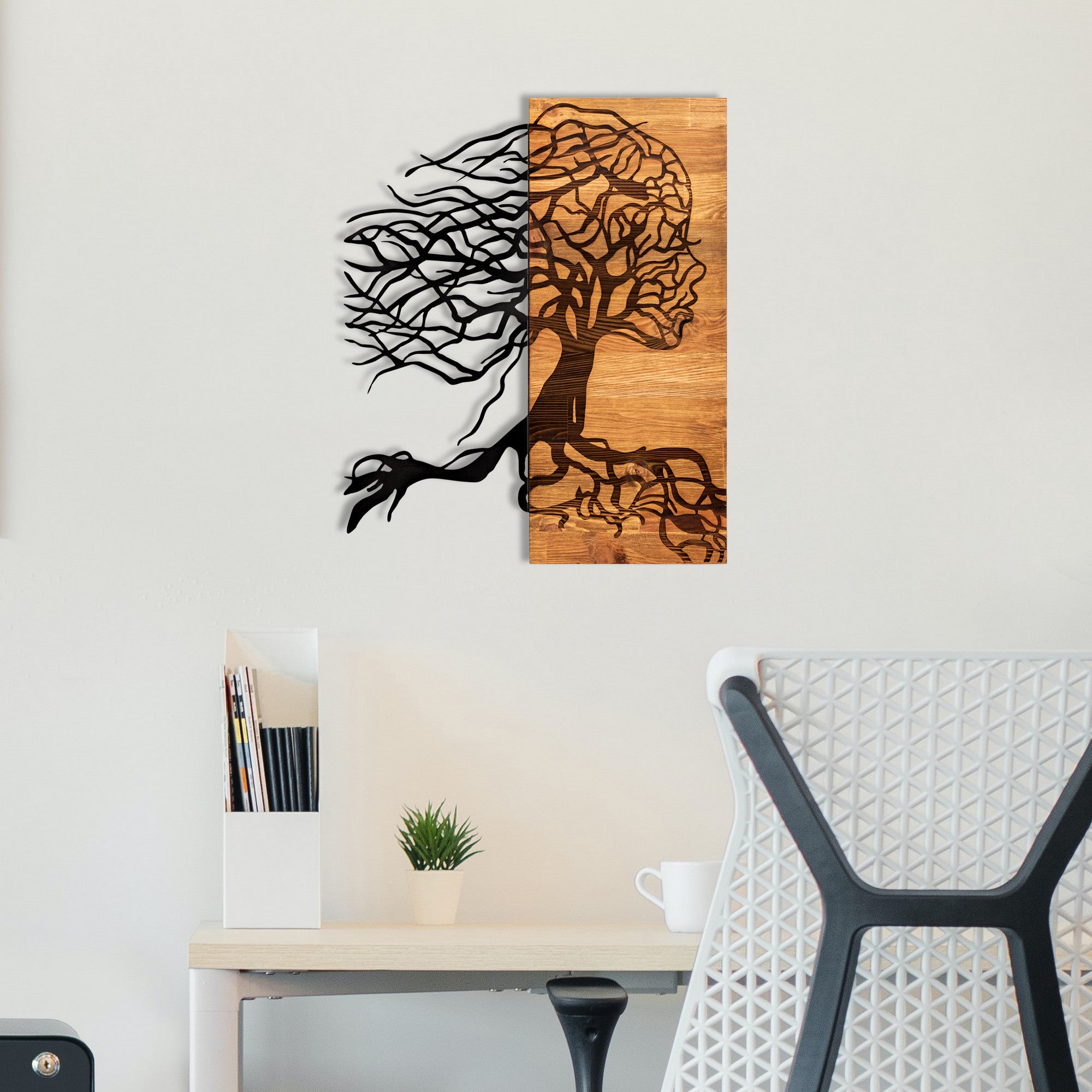 Nefes – Acessório Decorativo de Parede em Metal com Moldura de Madeira, Preto/Nogueira, 47x58 cm
