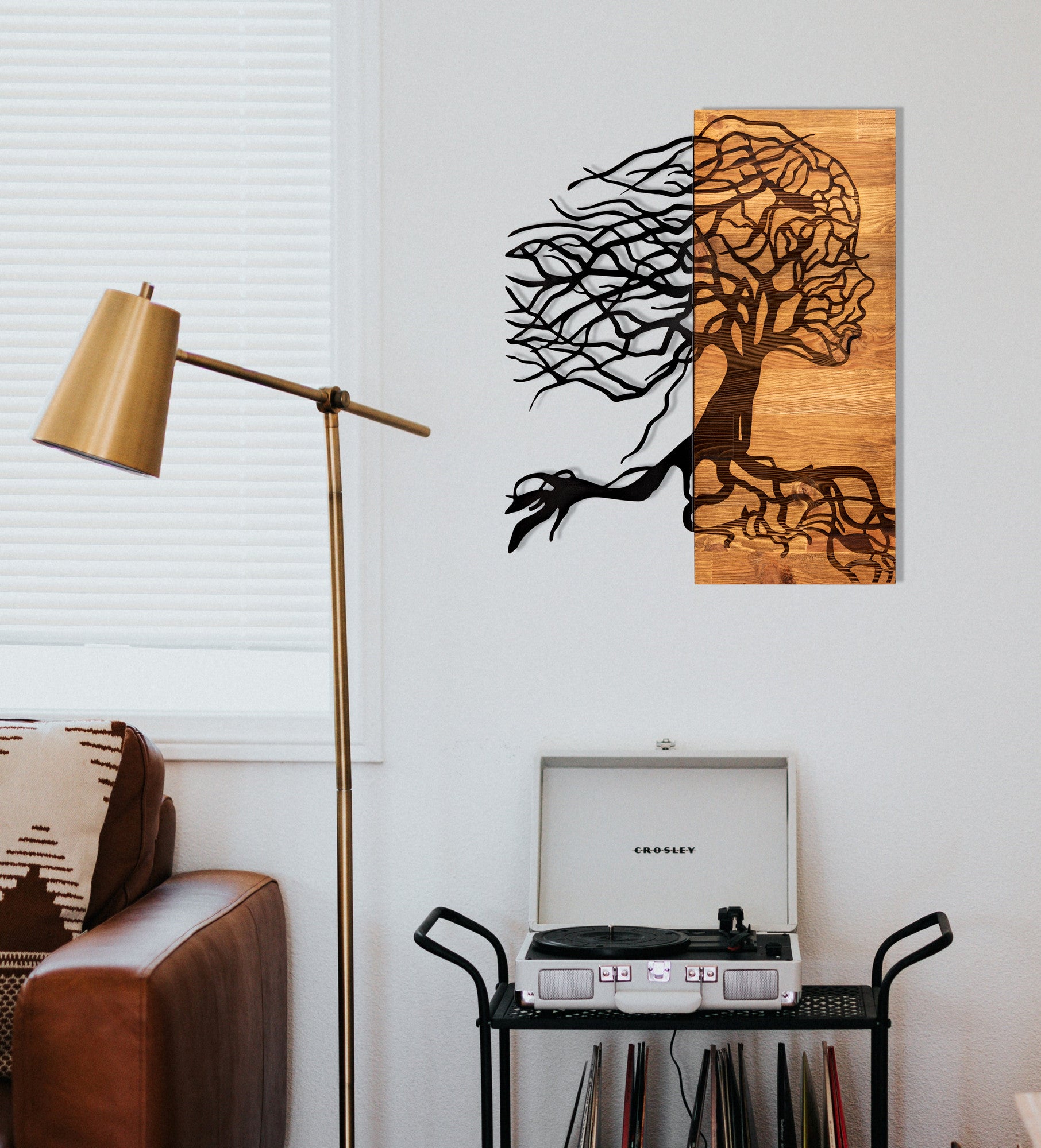 Nefes – Acessório Decorativo de Parede em Metal com Moldura de Madeira, Preto/Nogueira, 47x58 cm