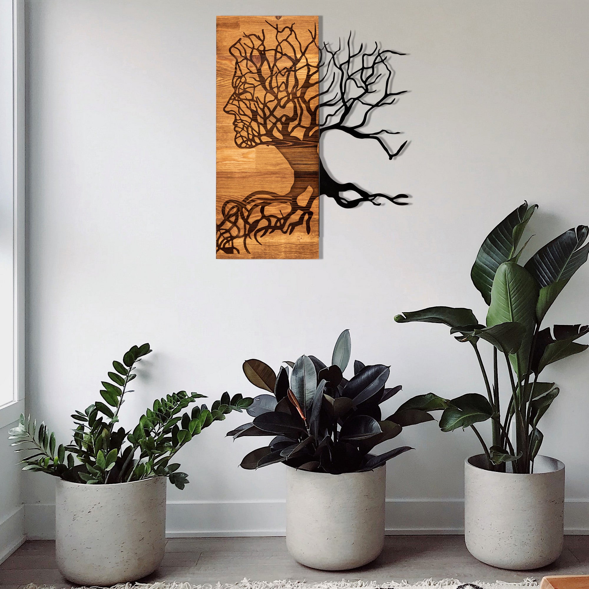 Muaz — Acessório Decorativo de Parede em Metal Preto com Moldura de Nogueira, 45 x 58 cm