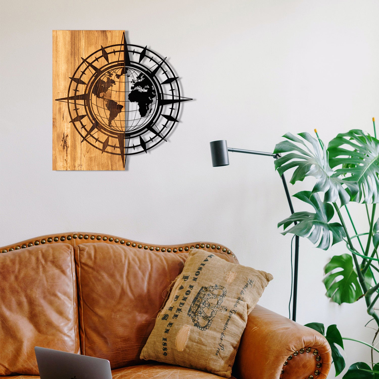 Esila – Acessório Decorativo de Parede em Metal com Moldura em Madeira de Nogueira, Preto, 57 x 58 cm (279ENZ1778)