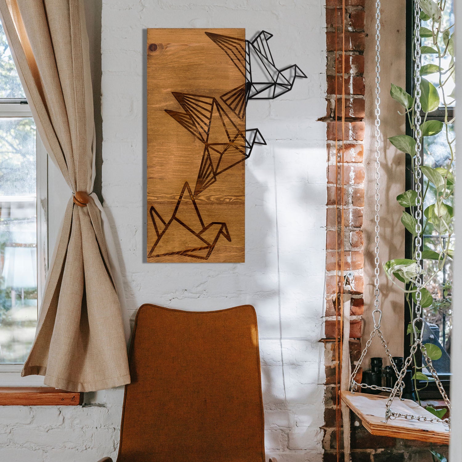 Oragami – Acessório Decorativo de Parede em Metal Preto com Moldura de Nogueira, 36 x 60 cm
