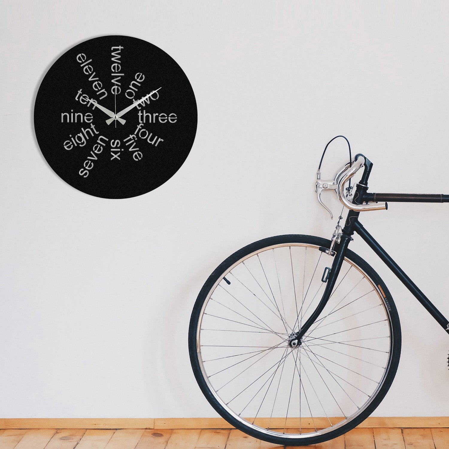 Relógio de Parede Decorativo em Metal “Hati” – Preto, 48x48 cm