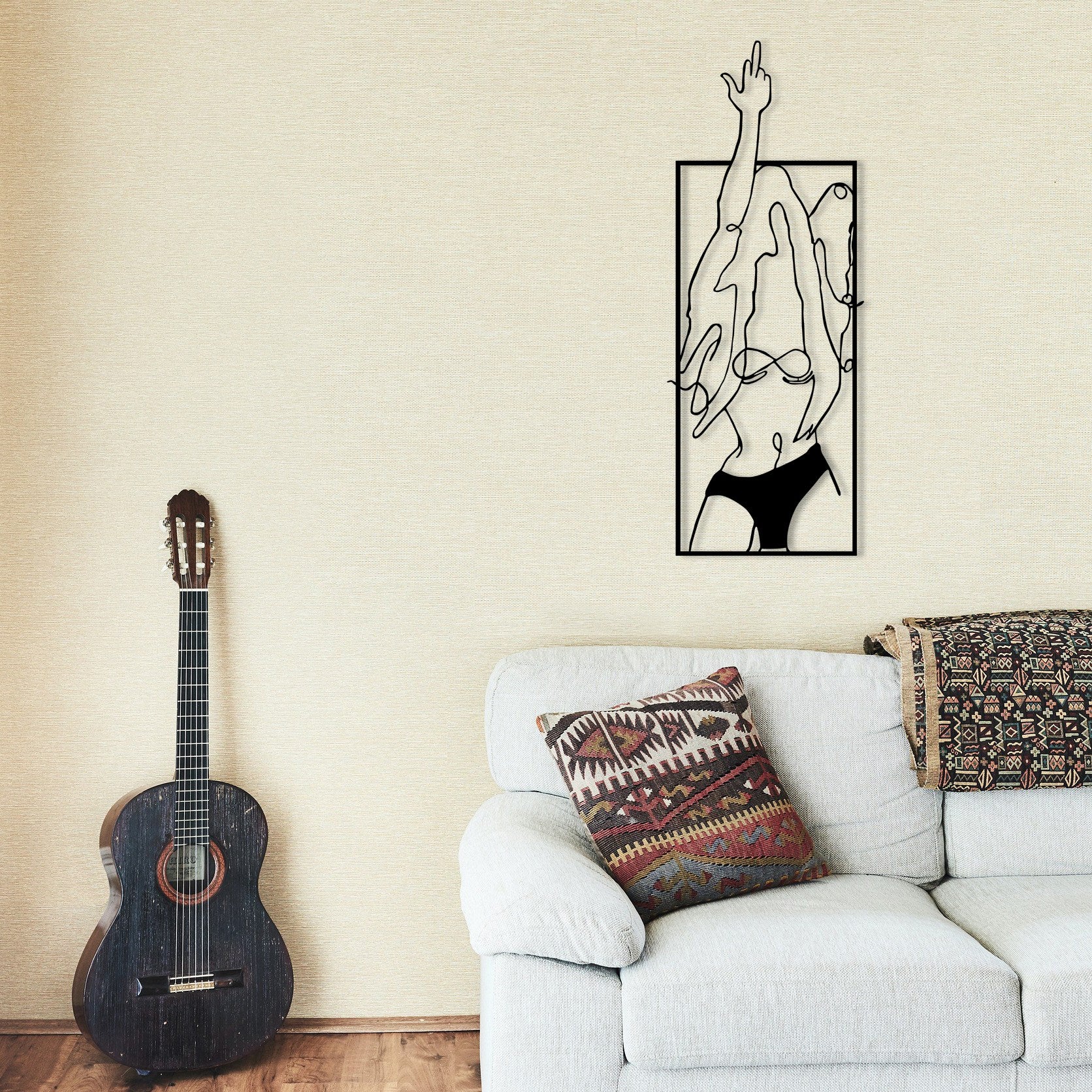 Cool Woman 1 — Acessório Decorativo de Parede em Metal Preto, 24 x 63 cm