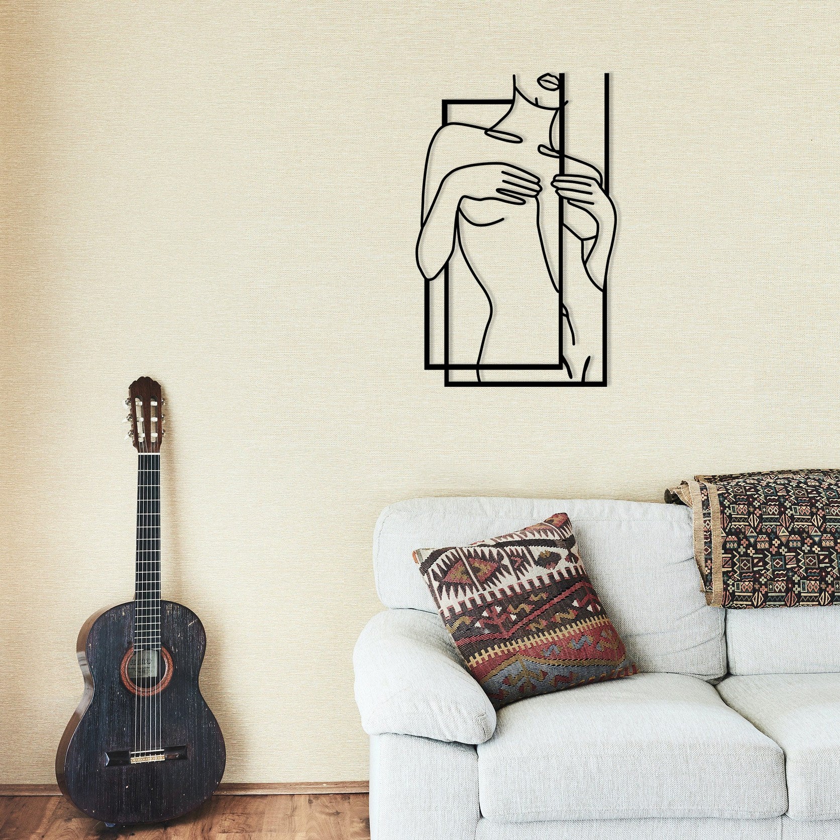 Mulher Bonita — Acessório Decorativo de Parede em 100% Metal Preto (32 x 50 cm)