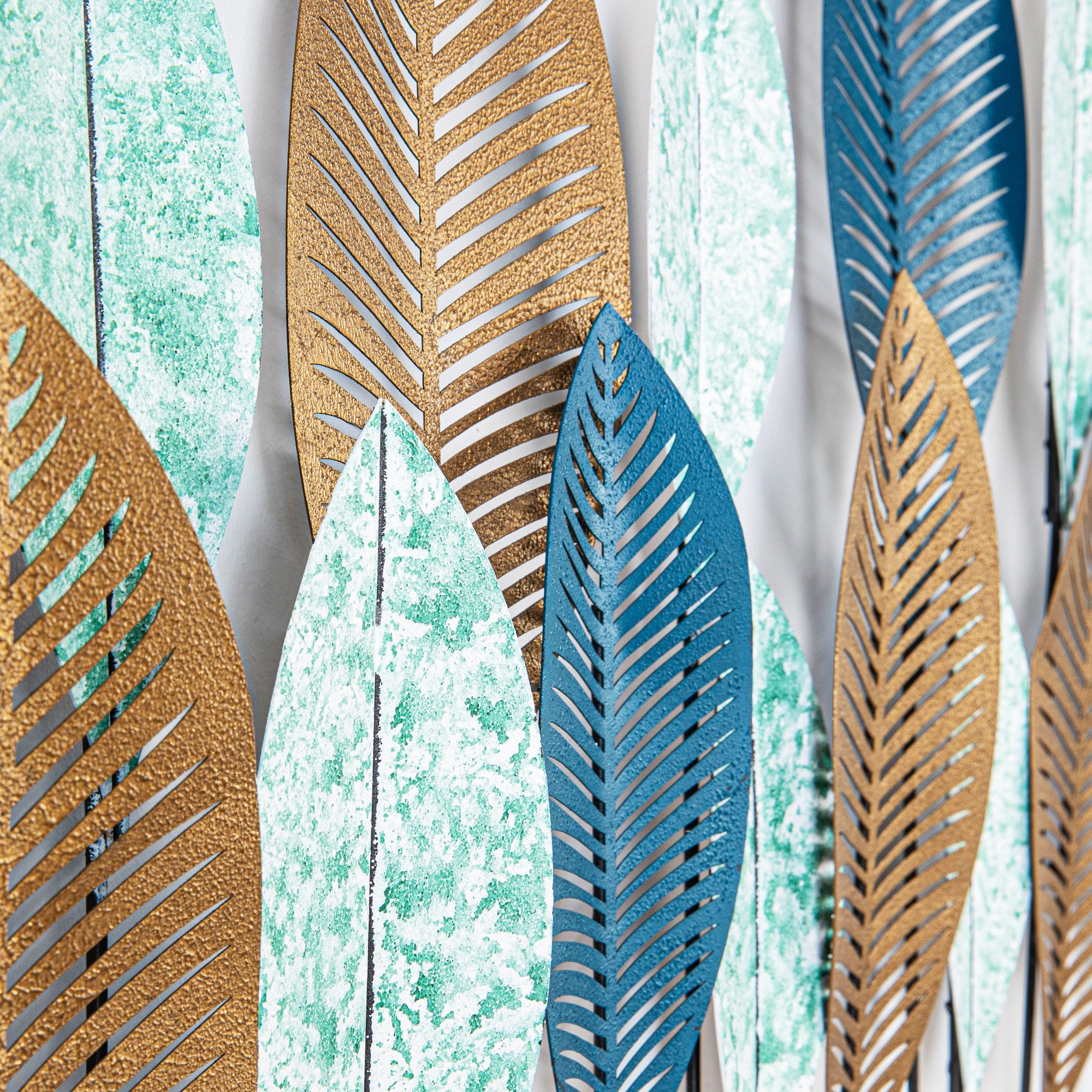 Bilge Acessório de Parede Decorativo em Metal Multicolor 115x60 cm – Detalhes Recortados a Laser