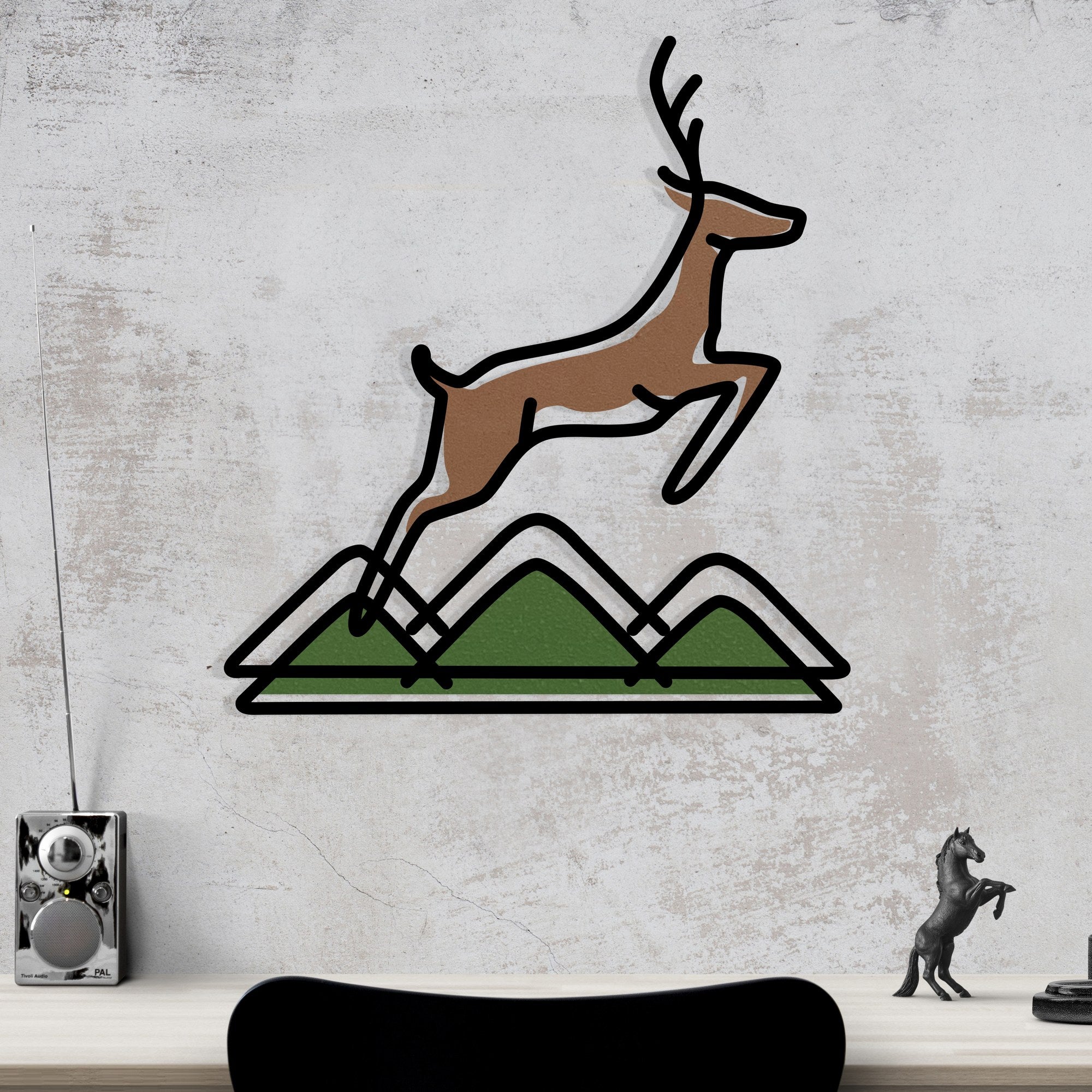 Veado Multicolor – Acessório Decorativo de Parede em Metal e Madeira, 60x65 cm