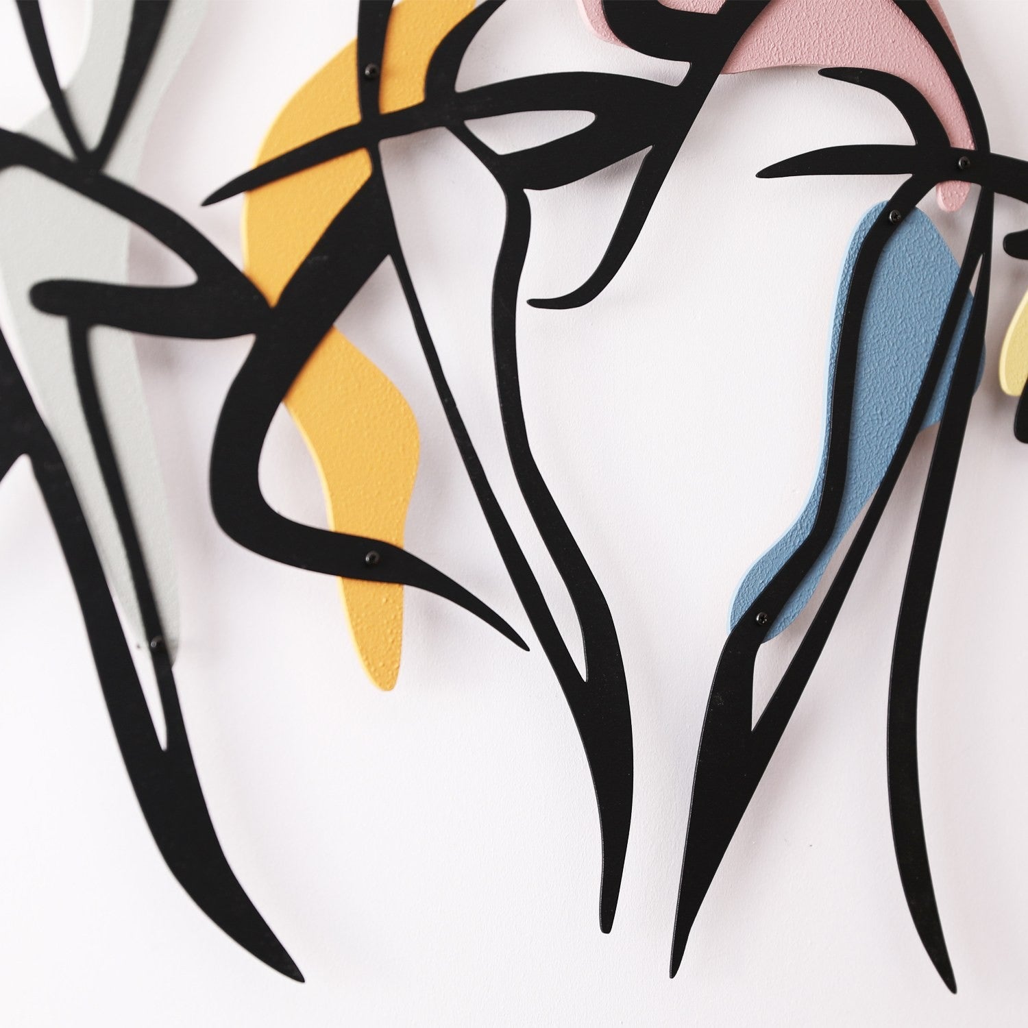 Dance S – Acessório Decorativo de Parede em Metal e Madeira, Multicolor, 65,5 x 38,5 cm