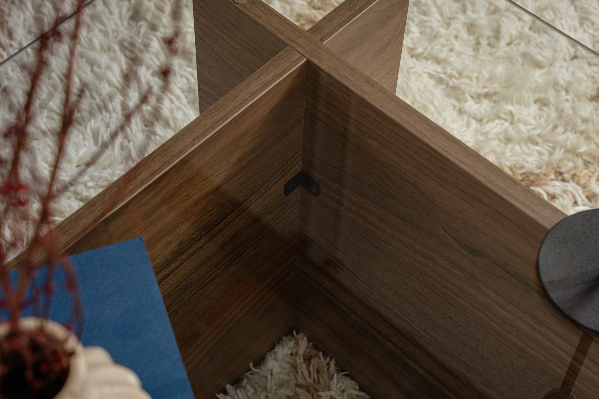 Mesa de Centro Elegante, Acabamento em Nogueira, 105 x 65 x 40 cm | Tampo 100% Vidro Temperado, Estrutura com Revestimento em Melamina de 18 mm de Espessura | Perfeita para Salas de Estar Modernas