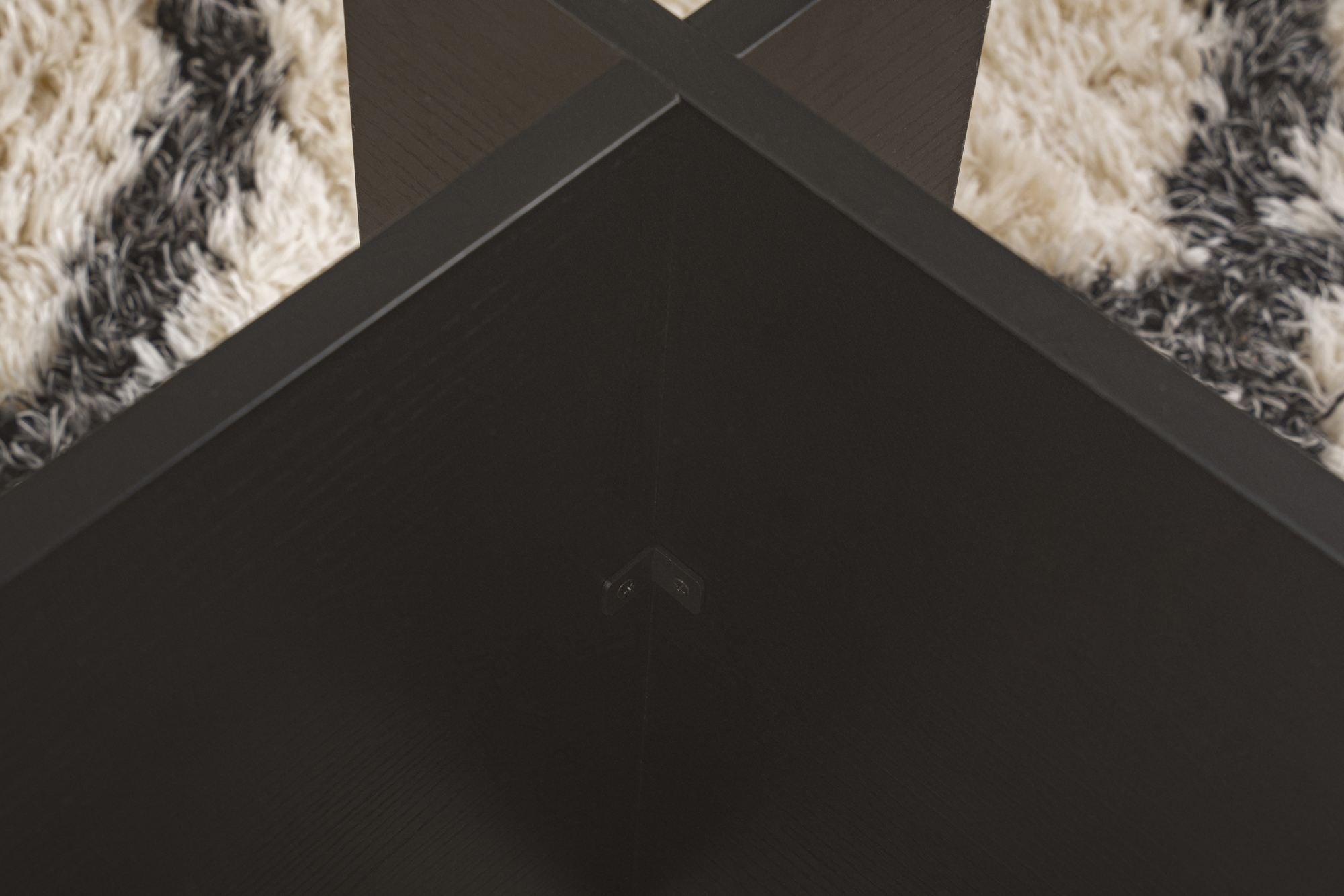 Mesa de Centro Elegante, Acabamento em Madeira Preta, 105 x 40 x 65 cm | Tampo 100% Vidro Temperado, Estrutura com Revestimento em Melamina de 18 mm de Espessura | Design Moderno para Sala de Estar