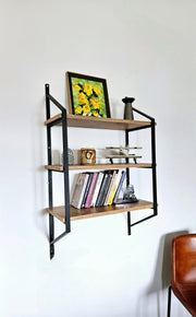 Prateleira de Parede – 60 cm x 95 cm x 28 cm – Preto e Pinho Atlântico – Painéis de Partículas e Metal