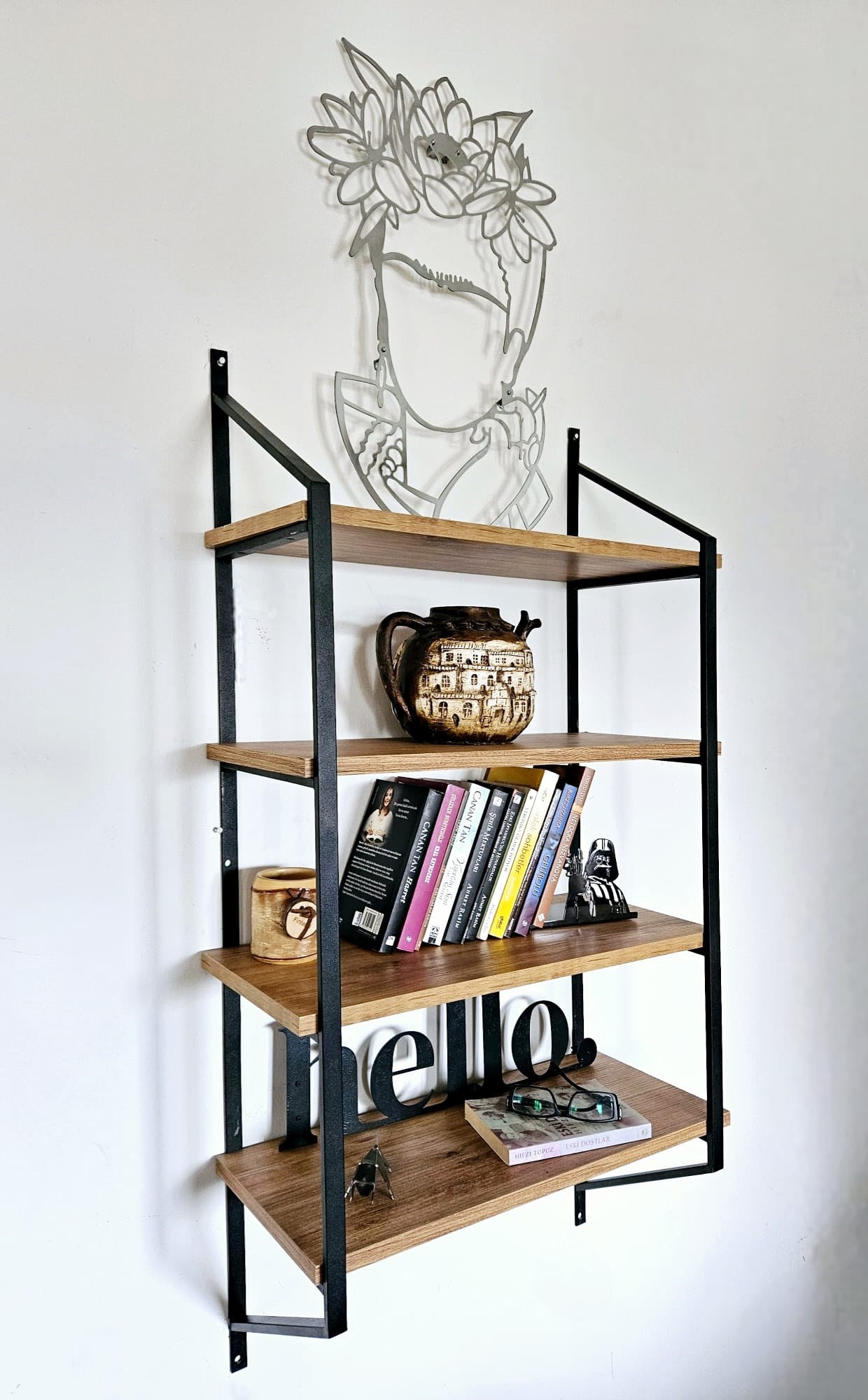Prateleira de parede – 60 cm x 120 cm x 28 cm – Preto e Pinho Atlântico – Painéis de partículas revestidos a melamina e metal