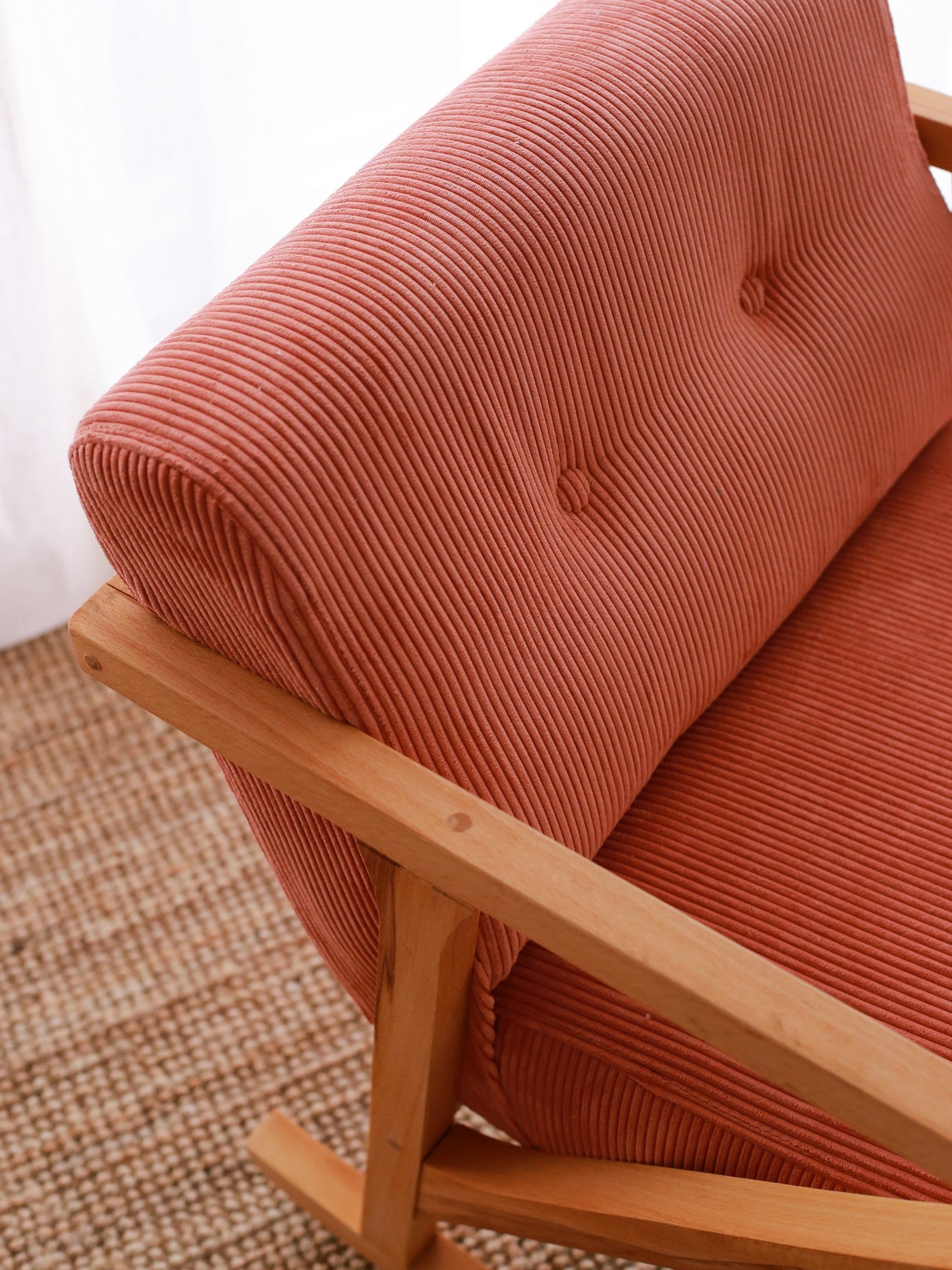 Poltrona Elegante, 100% Veludo, Cor Vermelho, 67 x 75 x 85 cm | Pernas de Madeira, Altura Confortável para Sentar: 51 cm | Perfeita para Espaços Modernos