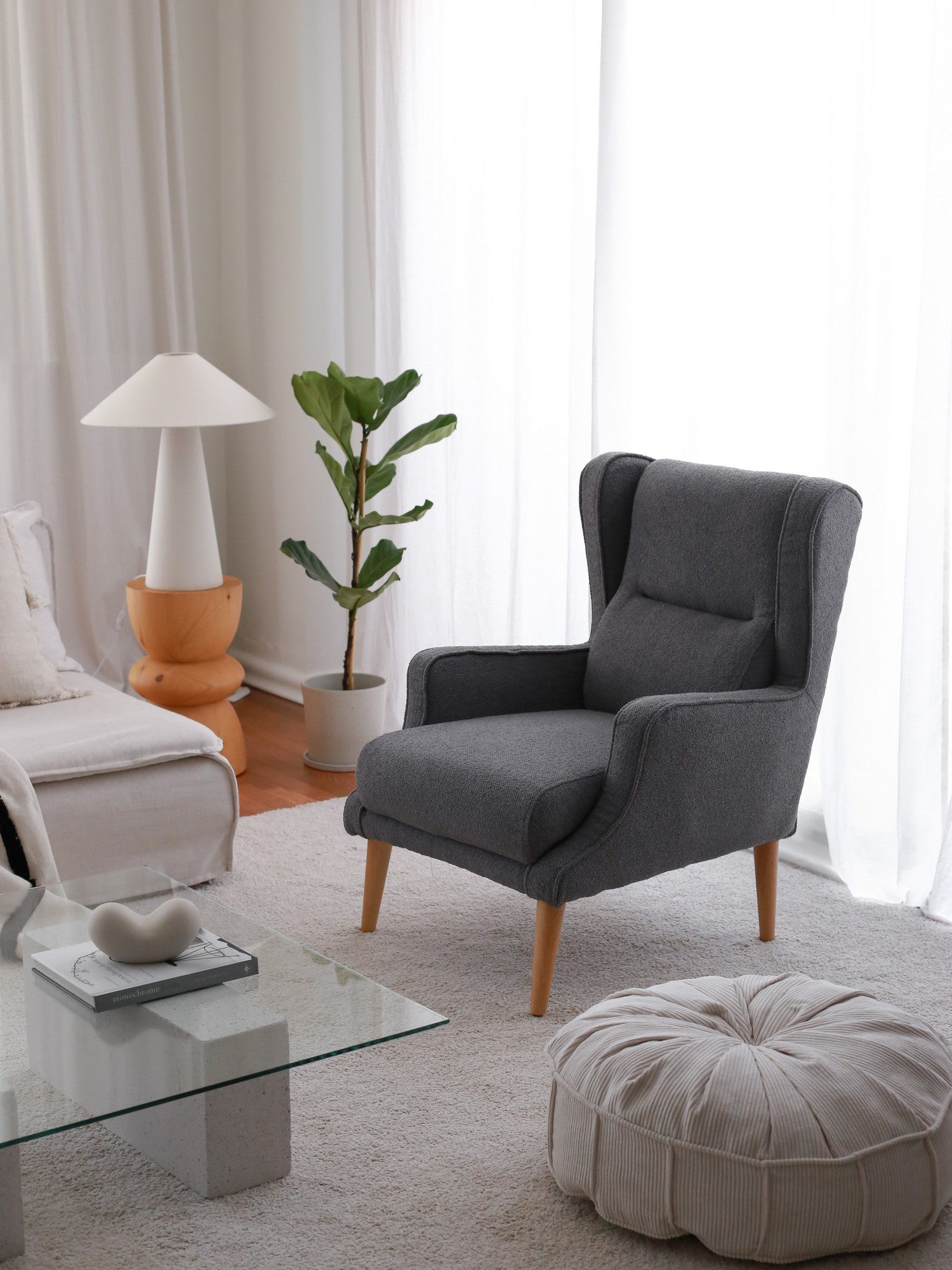Poltrona Elegante, Cor Fume, 78 x 94 x 70 cm | Estrutura 100% Madeira, Tecido Teddy Macio | Perfeita para Sala de Estar e Espaços Aconchegantes, Conforto e Estilo