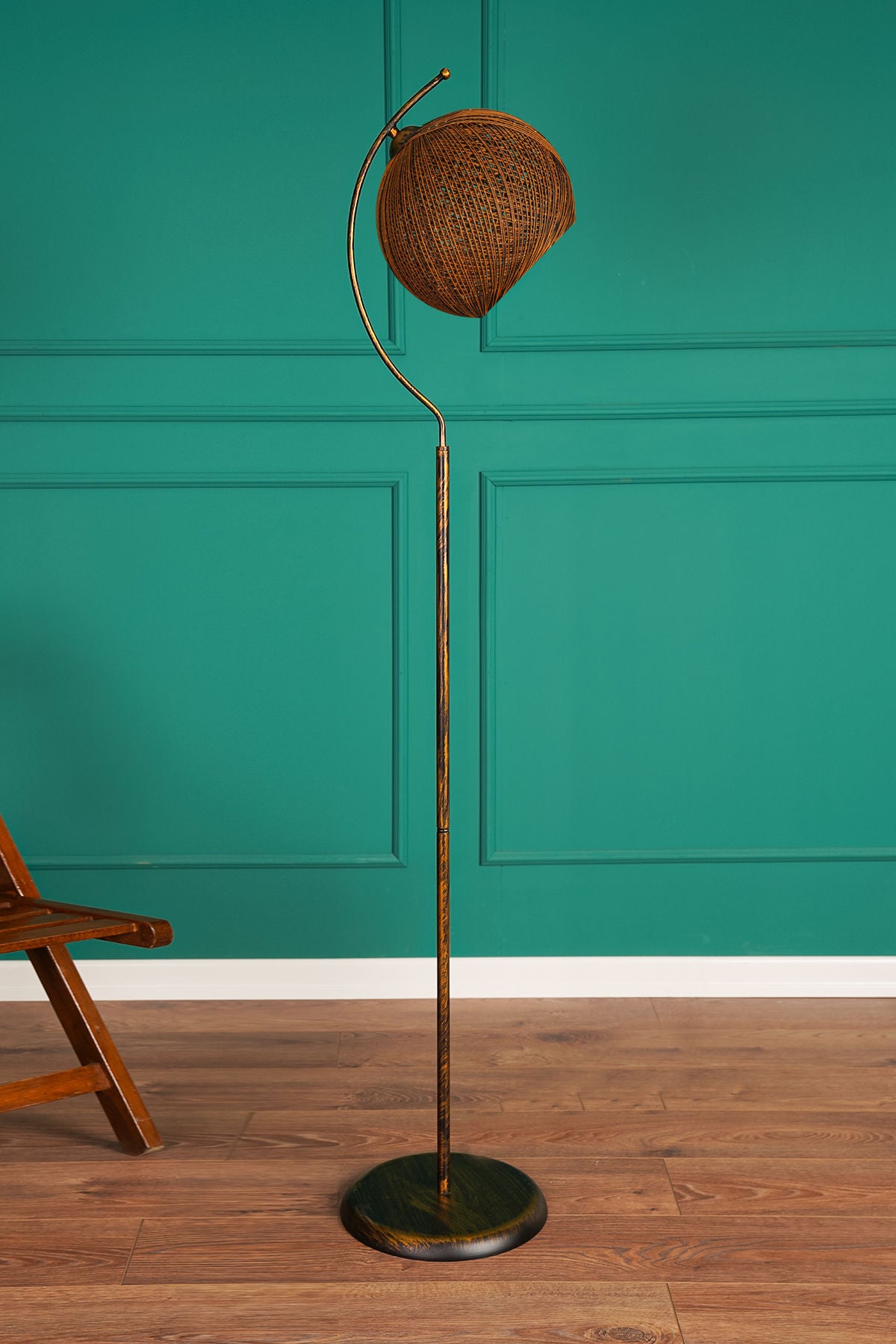 Candeeiro de Pé – 165 cm – Laranja e Preto – Metal e Juta