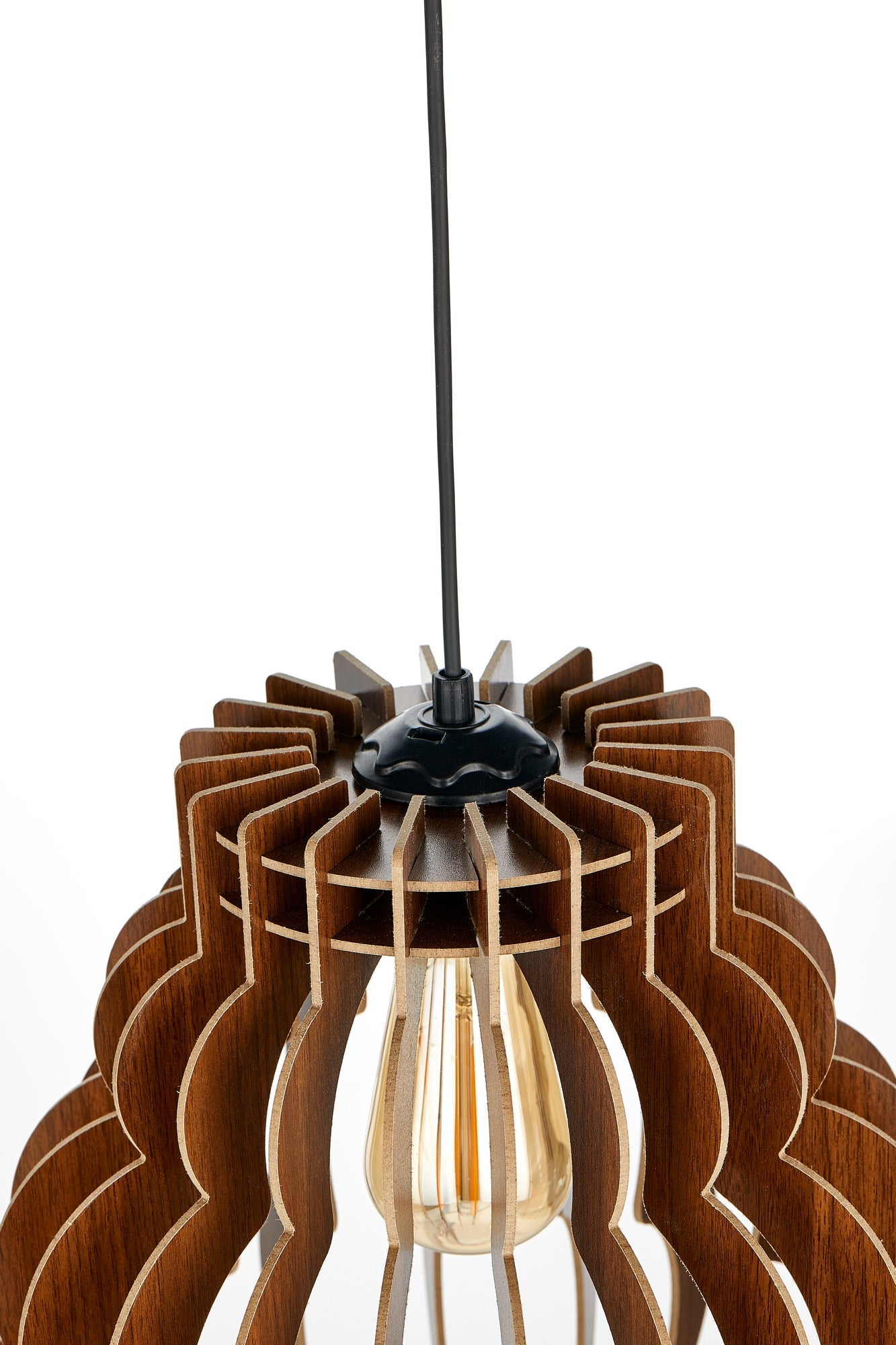 Candeeiro de Teto – 31 cm altura do capô – 37 cm diâmetro – MDF