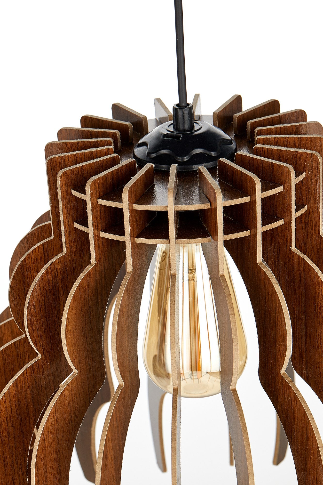 Candeeiro de Teto – 31 cm altura do capô – 37 cm diâmetro – MDF