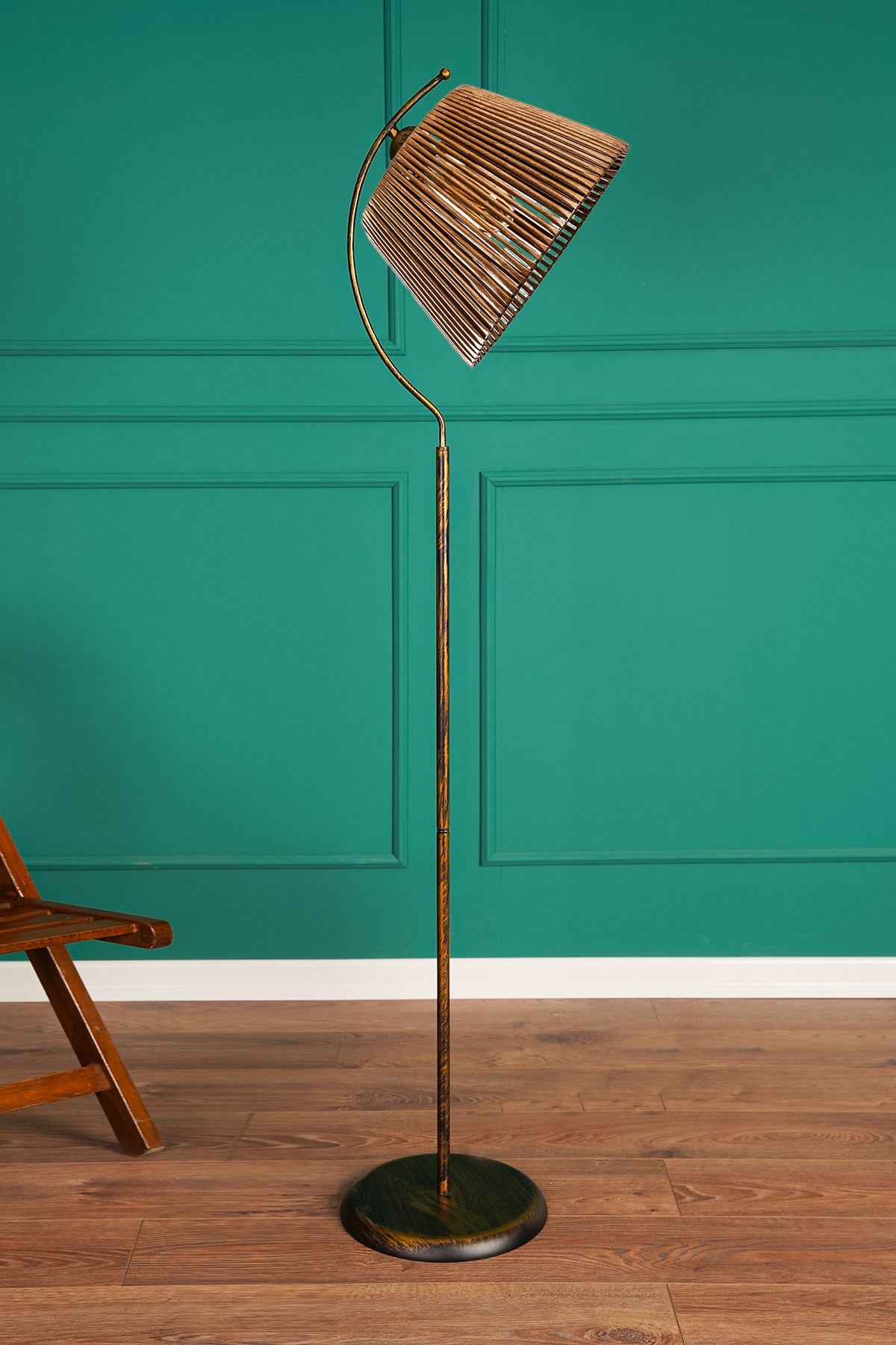 Candeeiro de Pé – 165 cm – Cor de Antiguidade – Metal