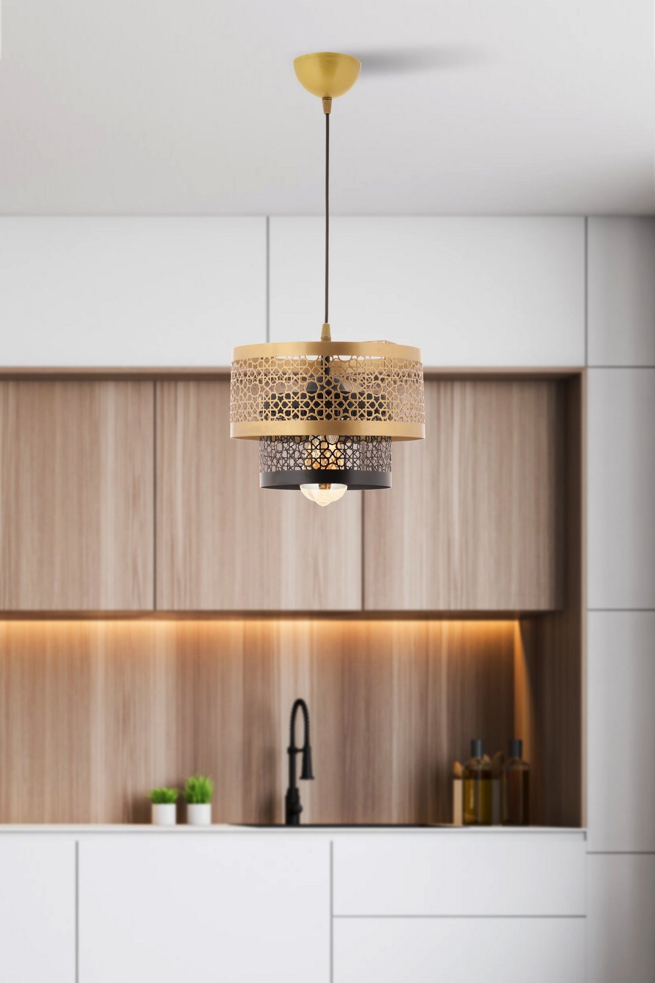 Candeeiro de Teto – 60 cm – Preto e Dourado – Metal