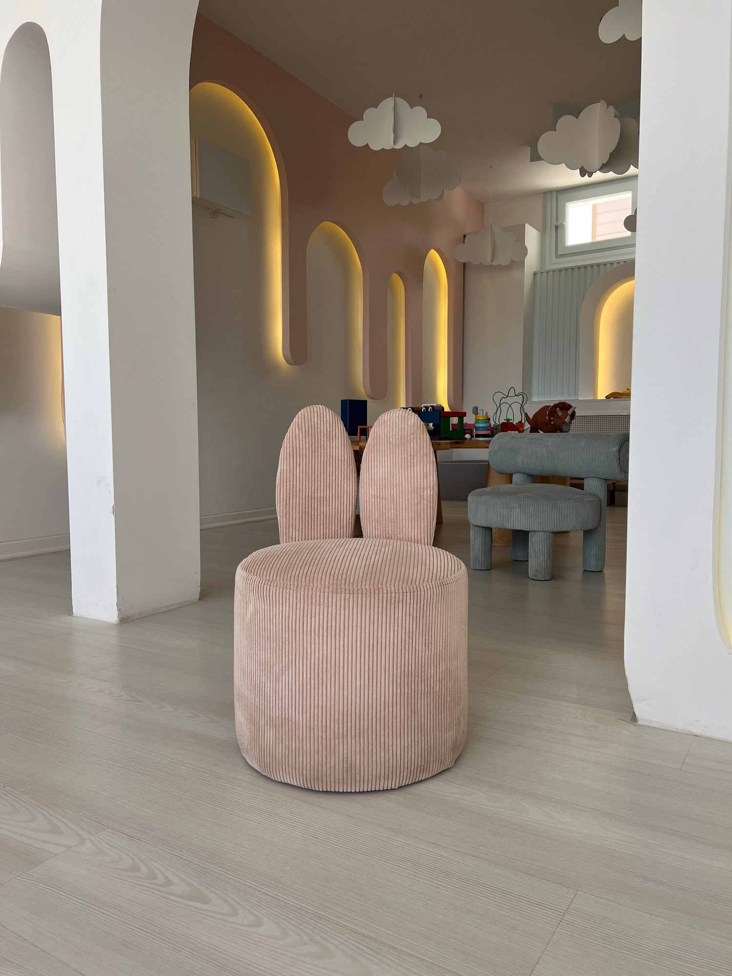 Poltrona de Asa Elegante, Tecido Rosa, 39 x 58 x 39 cm | 100% Poliéster, Estofamento em Espuma, Pernas de Plástico | Perfeita para Salas de Estar e Quartos Modernos