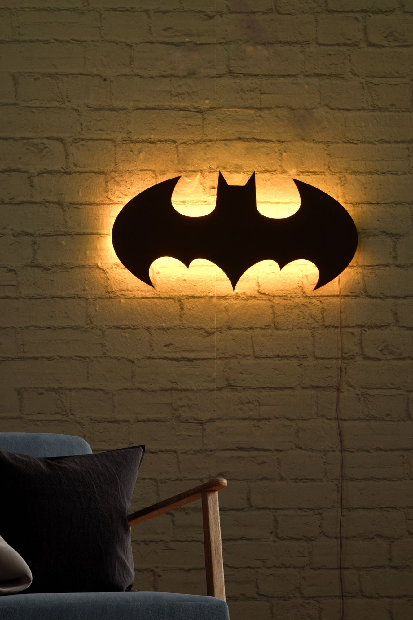 Iluminação LED Decorativa Amarela Elegante, 50 x 25 cm | Base em MDF Preto, 60 LEDs/m, Cabo de 375 cm, 20,16 W | Sistema de Pendurar na Parede para Decoração Moderna