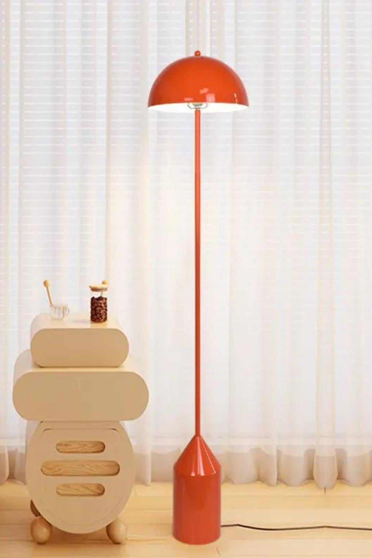 Candeeiro de Pé – 160 cm de altura – Laranja – Metal