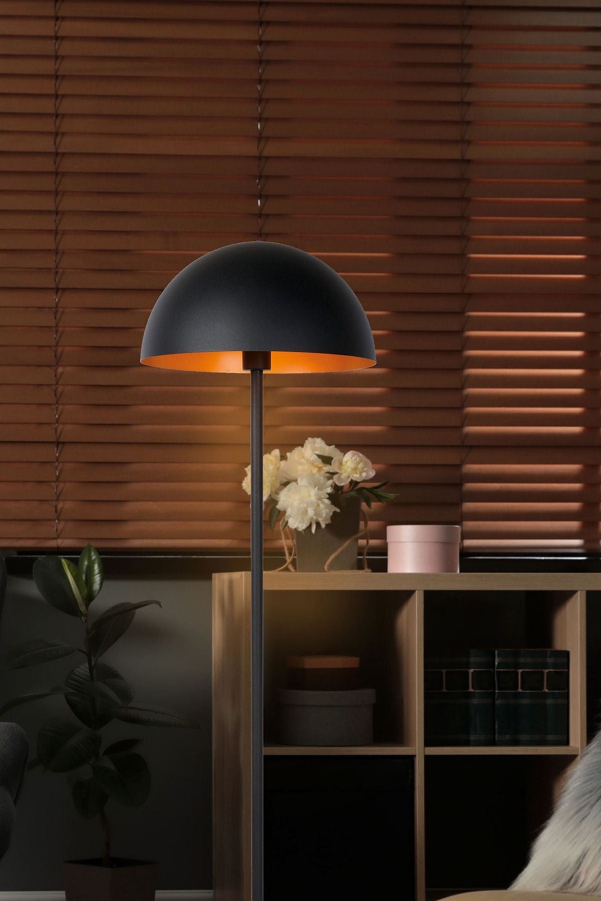 Candeeiro de Pé – 160 cm – Preto – Metal